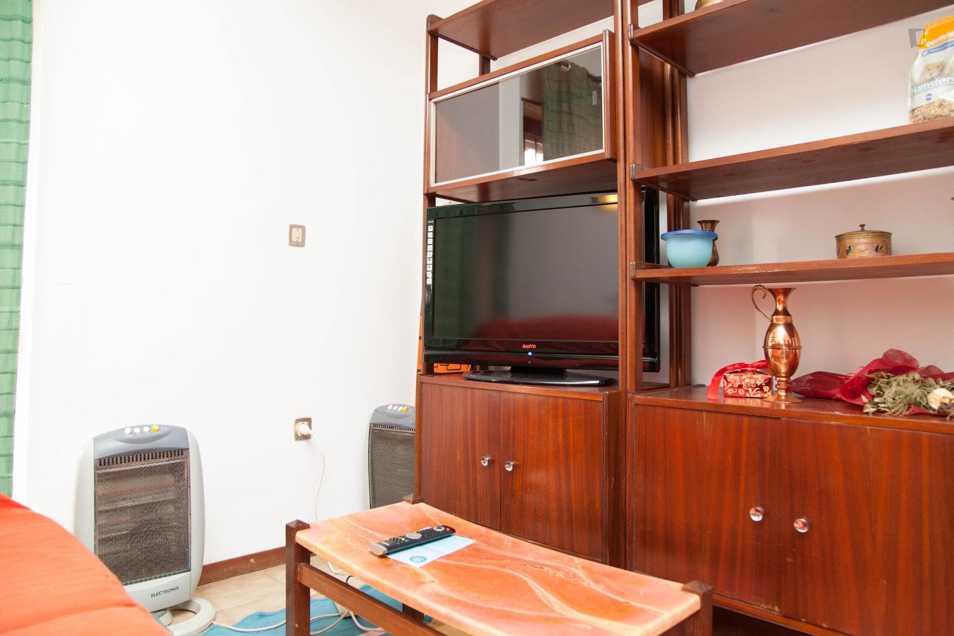 Pleasant single bedroom in São Martinho do Bispo photo 1