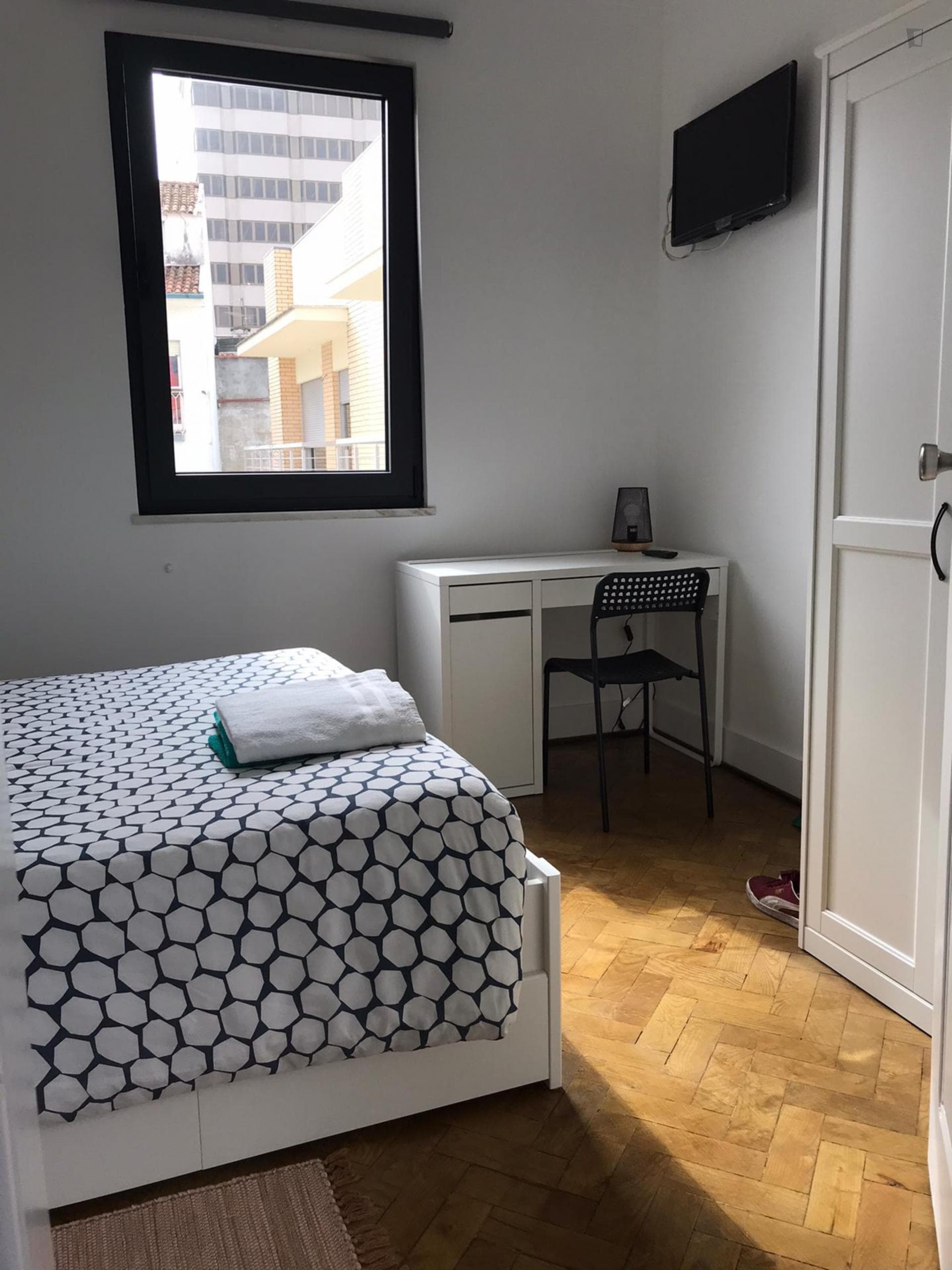 Pleasant double bedroom in a student flat, near Universidade de Aveiro photo 1