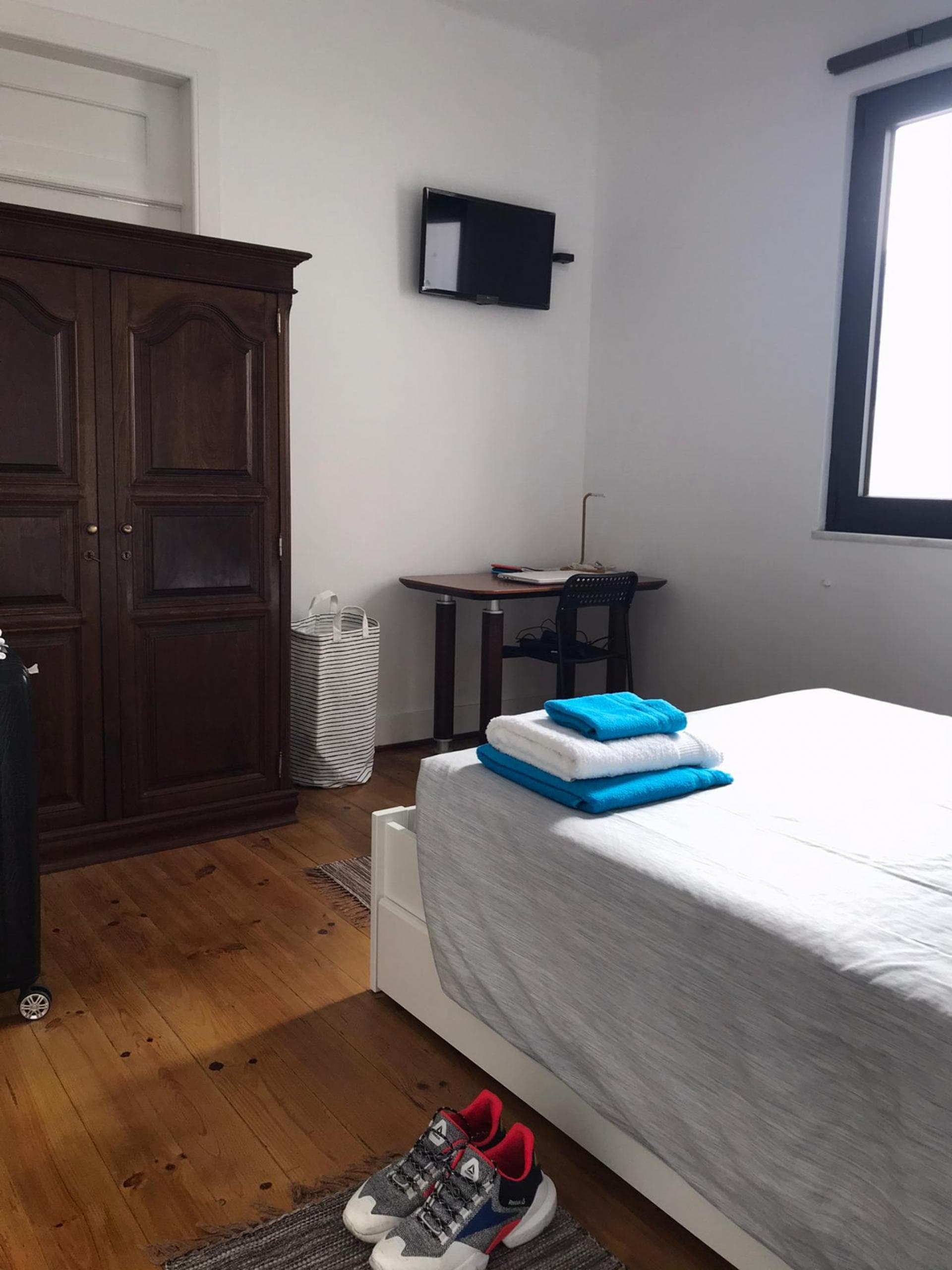 Very nice double bedroom in 5-bedroom apartment photo 1