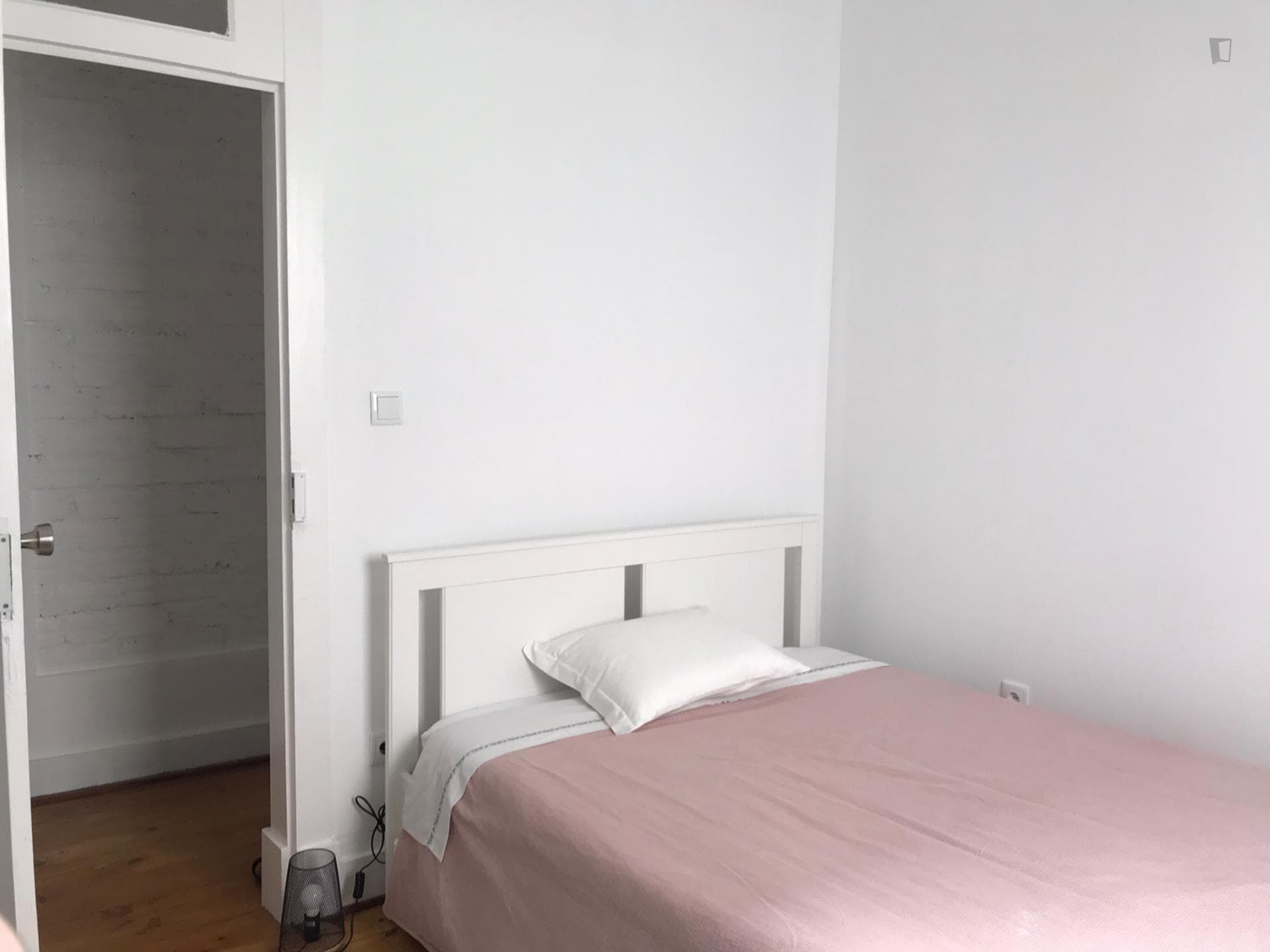 Attractive double ensuite bedroom, in the centre of Aveiro photo 1