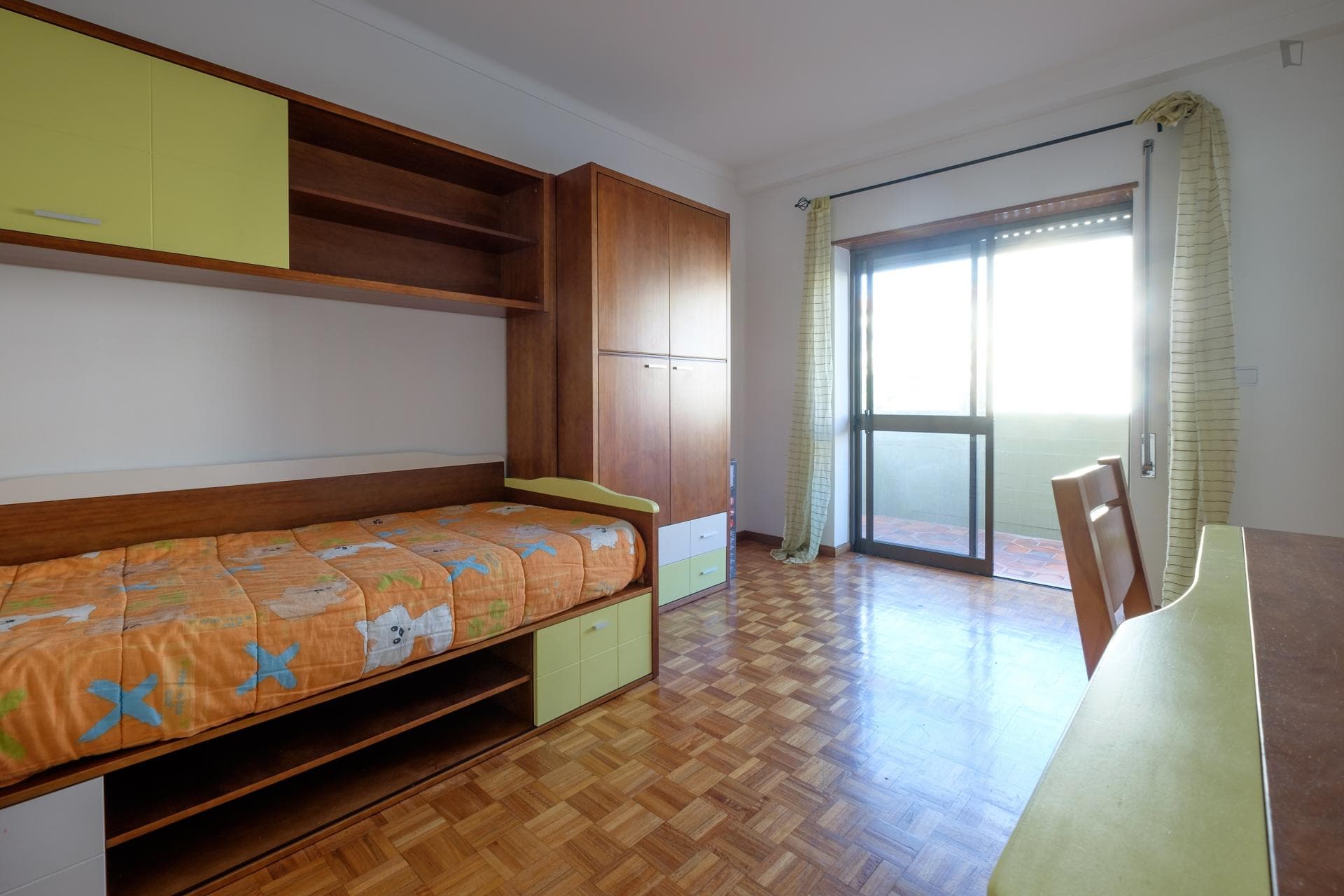 Comfy single bedroom in Norton de Matos neighbourhood photo 1