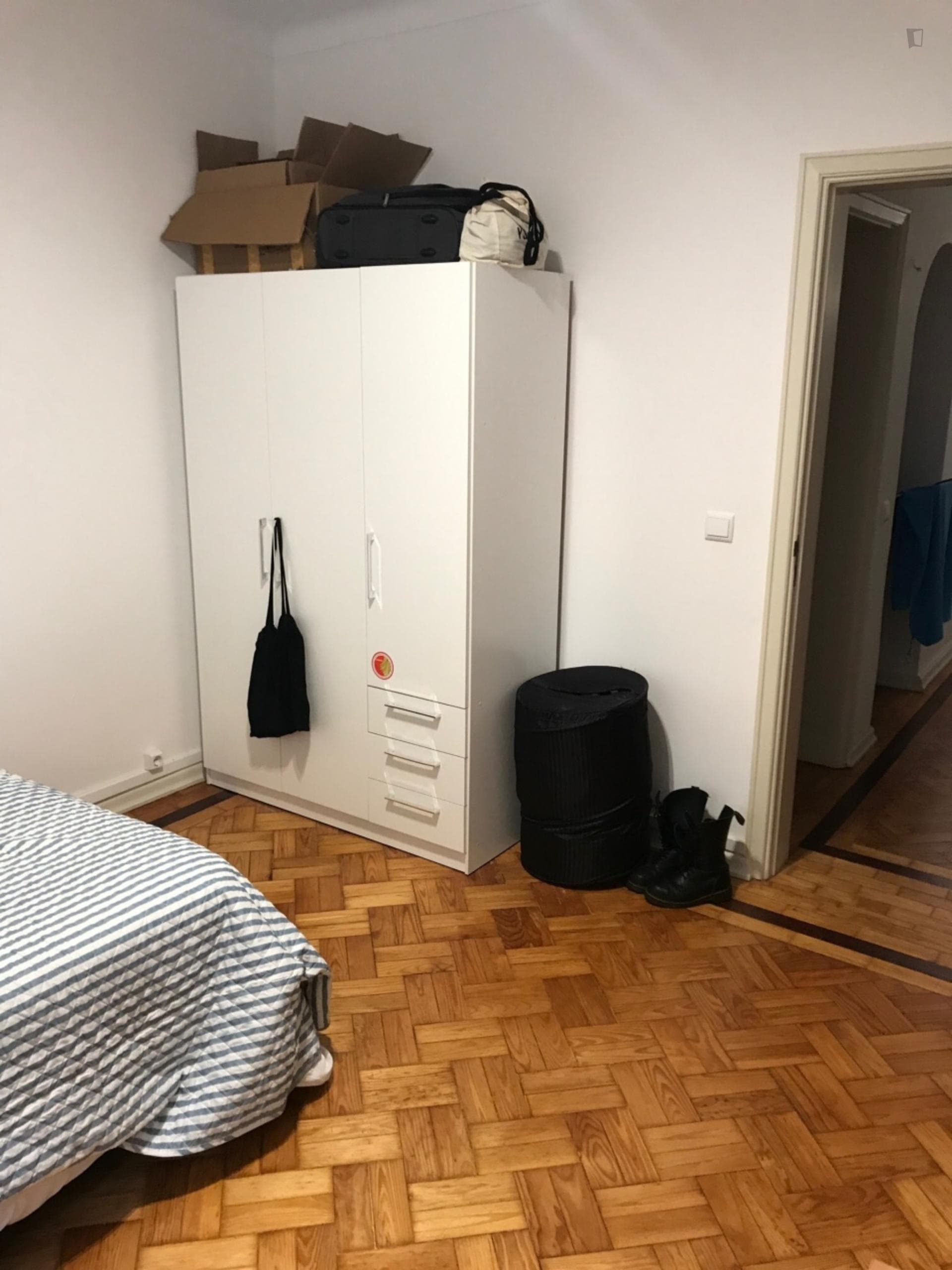 Cool double bedroom close to Universidade de Coimbra photo 1