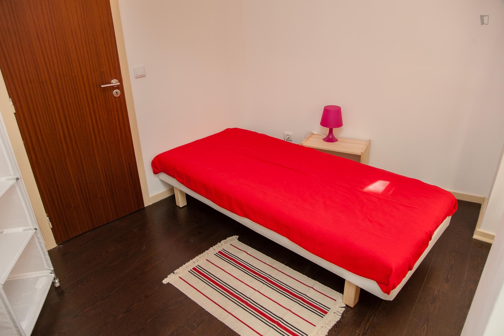 Fine single bedroom in a 4-bedroom flat, in Coimbra's downtown photo 1