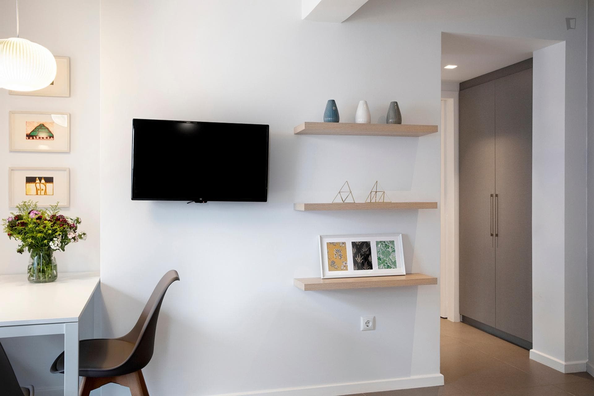 Spacious 1-bedroom apartment near Alexandras Avenue photo 1