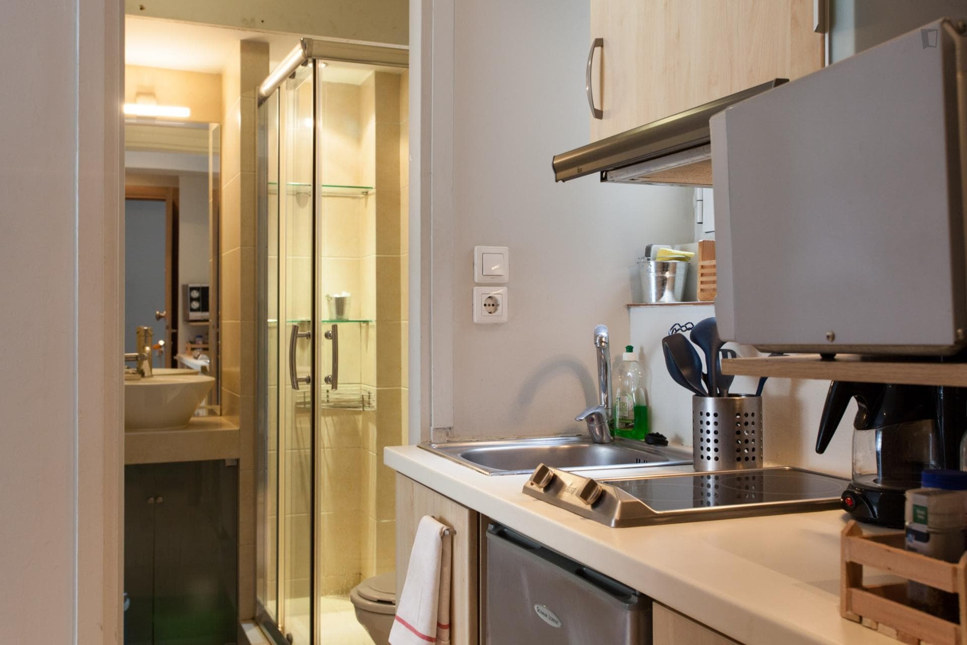 Charming studio near Alexandras Avenue photo 1