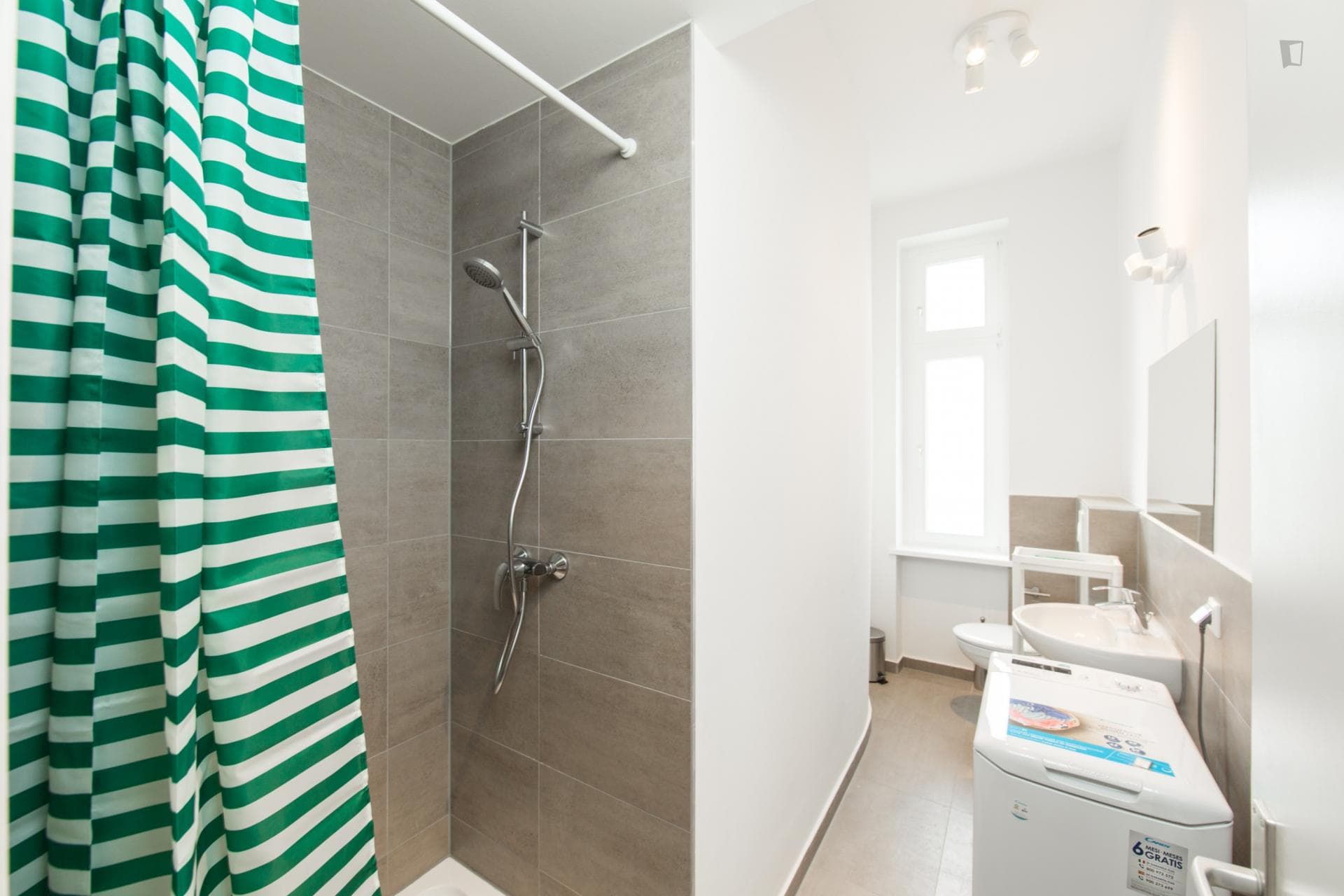 Nice single bedroom near Berlin-Charlottenburg transport stop photo 1