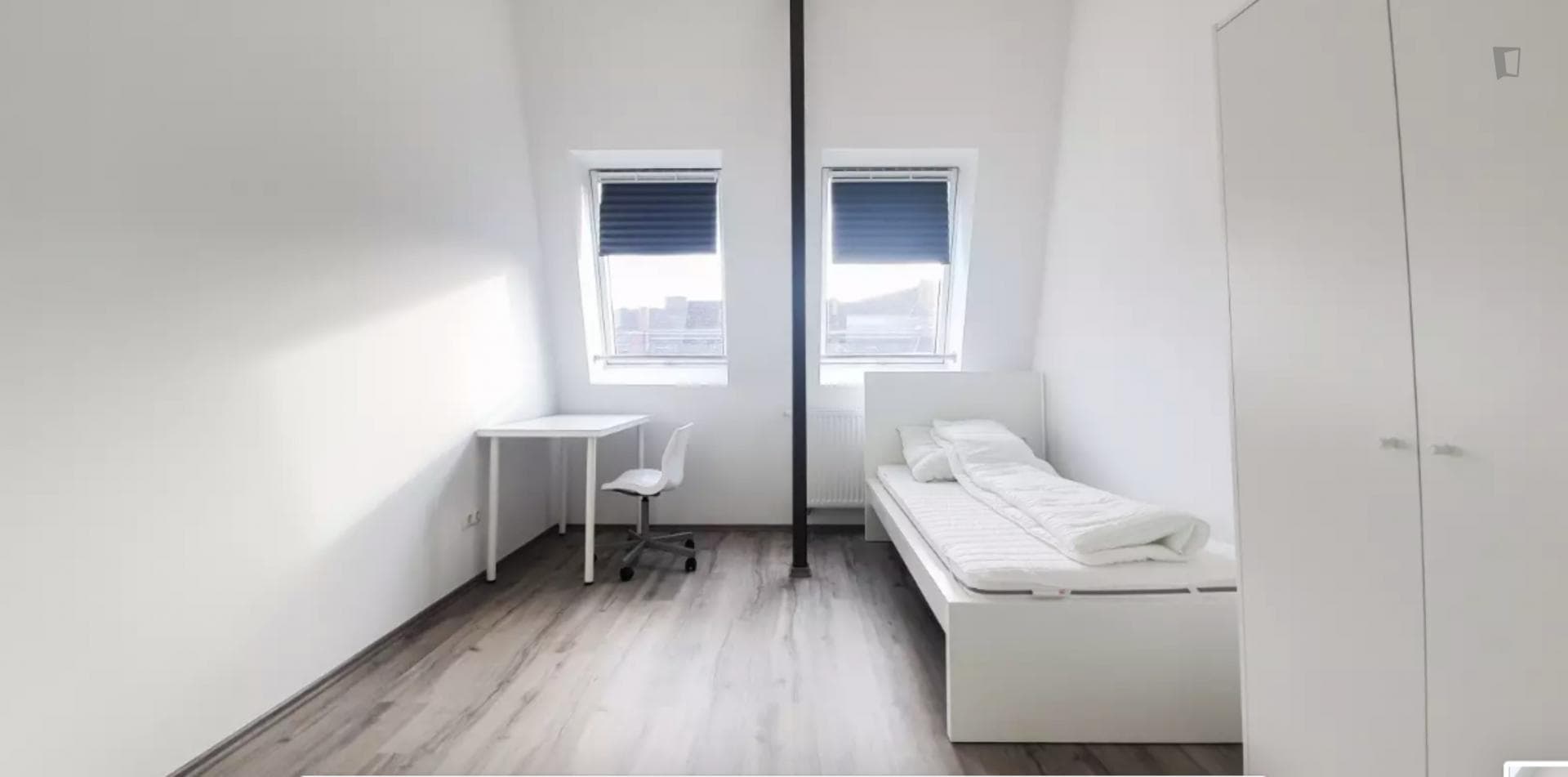 Attractive single bedroom in Kreuzberg photo 1
