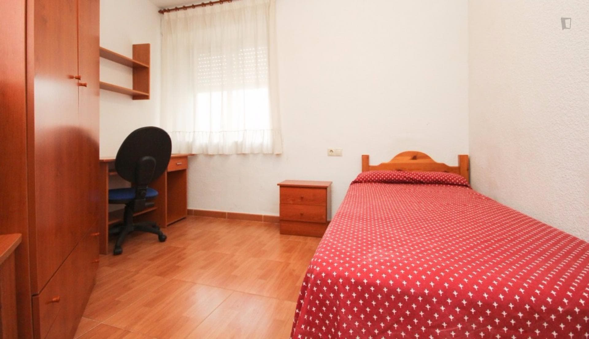 Single bedroom in an 11-bedroom flat, in the centre of Granada photo 1