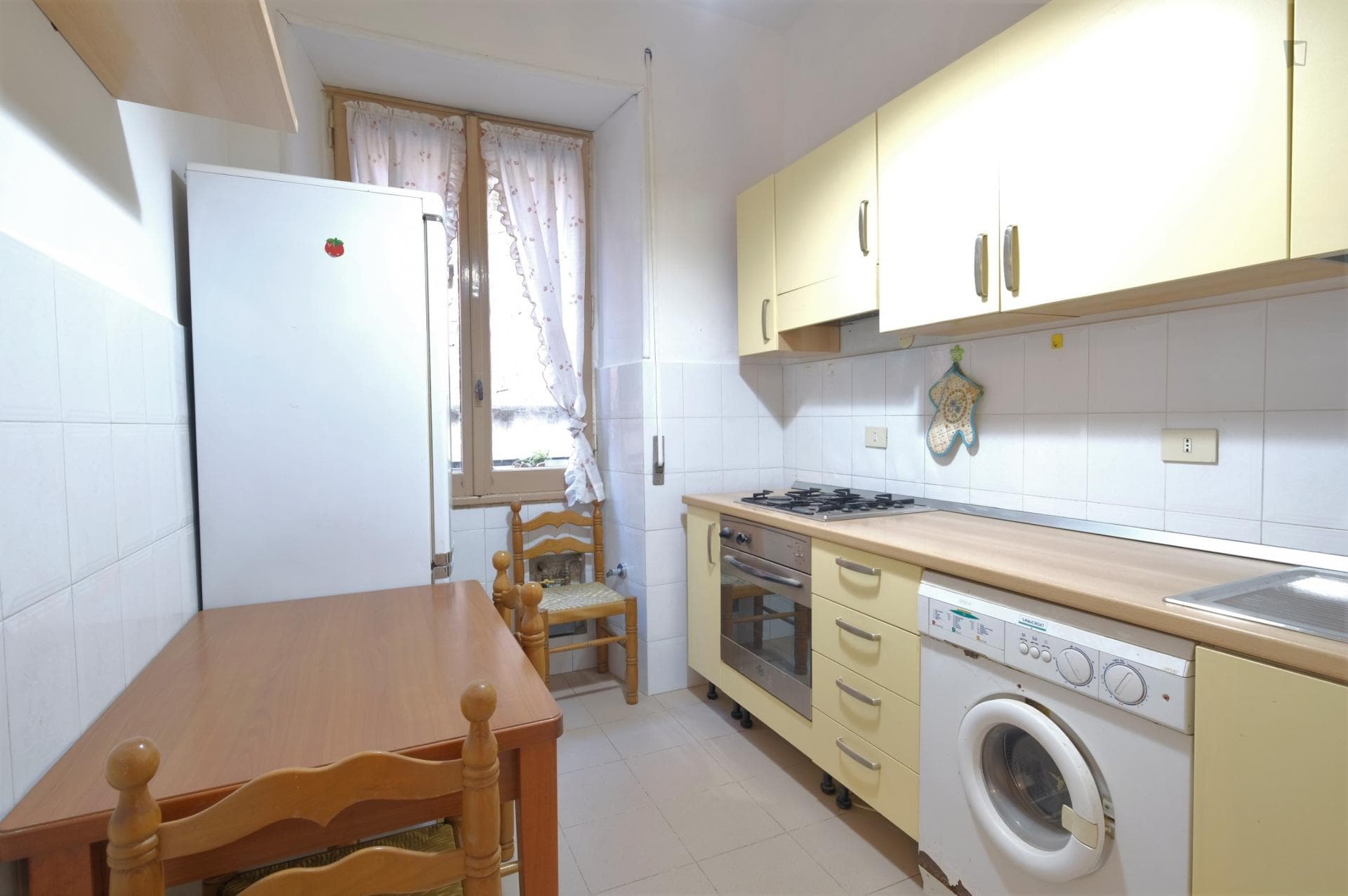 Homely single bedroom in Ostiense photo 1