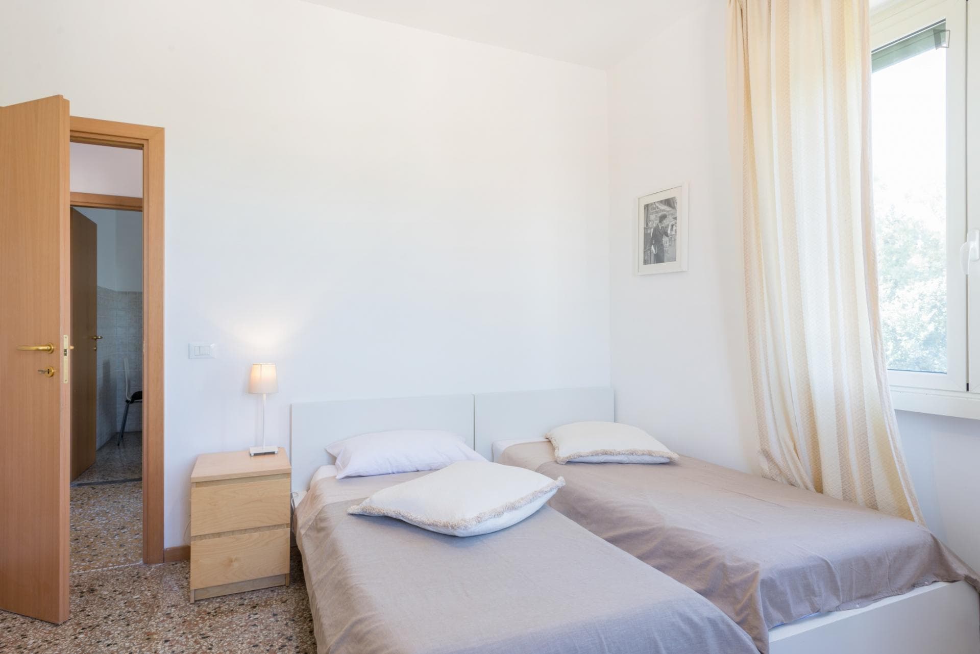 Bright twin room in Portuense neighbourhood photo 1