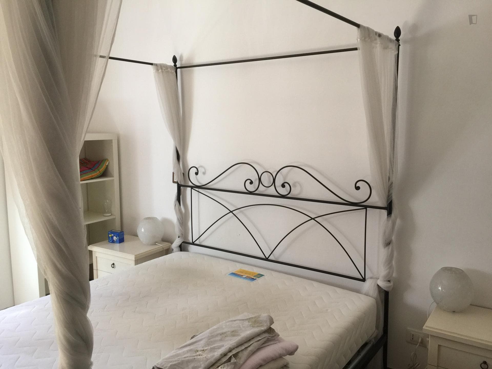 Comfy double bedroom in the Ostiense district photo 1