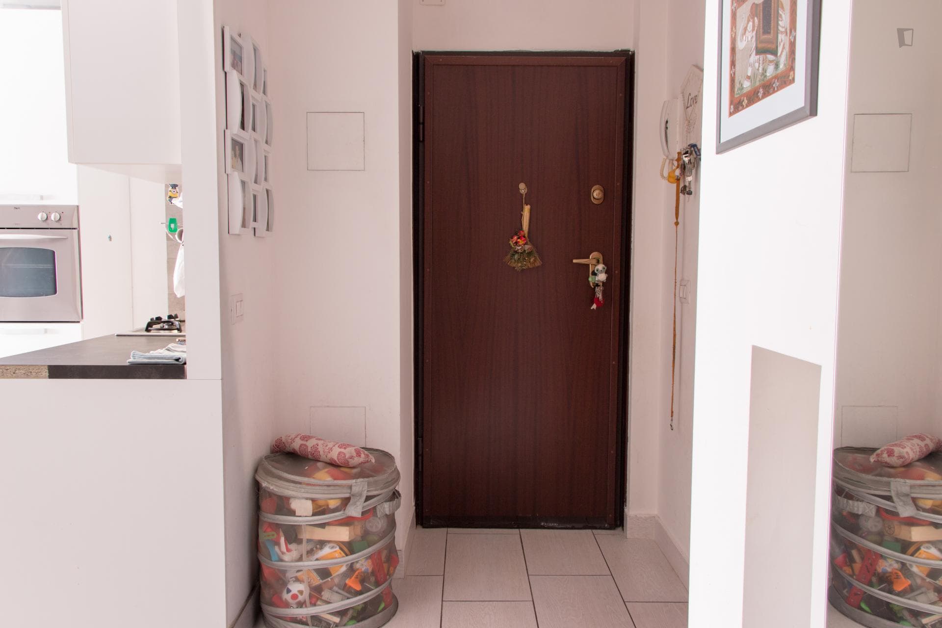 Single bed in a twin bedroom in Sesto San Giovanni photo 1