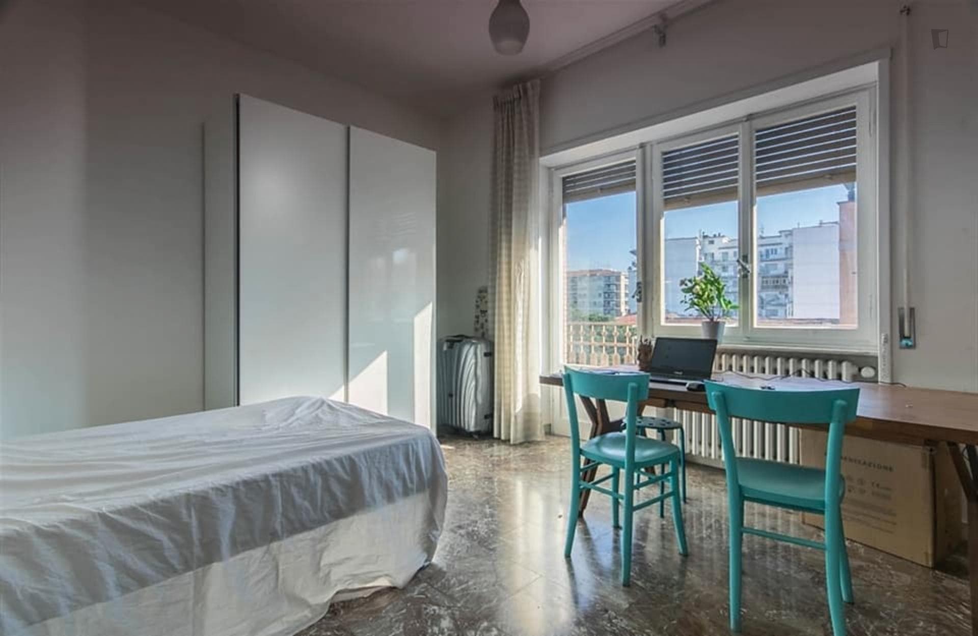 Spacious bright bedroom with balcony near Garbatella metro station photo 1