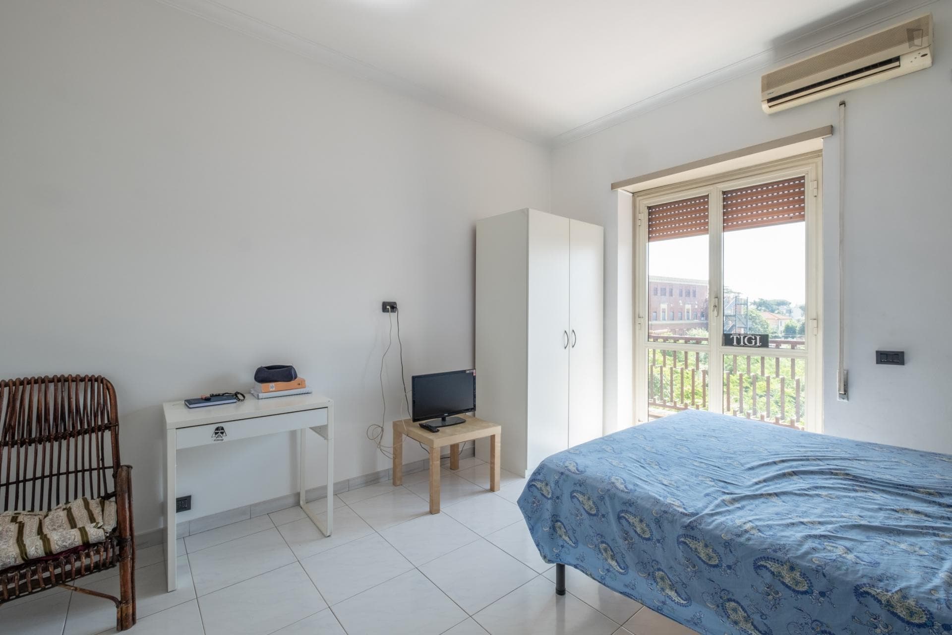 Huge room with balcony in 2-person apartment photo 1