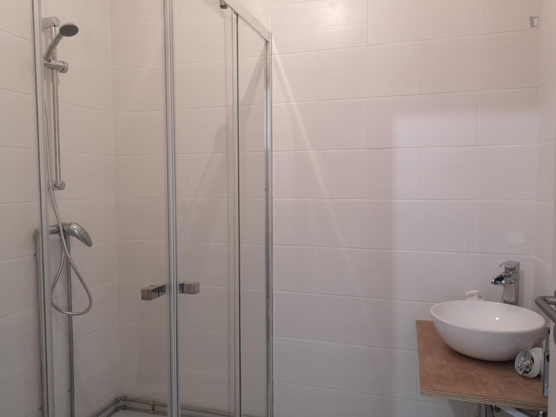 Wide and bright single bedroom with private balcony in Coimbra photo 1