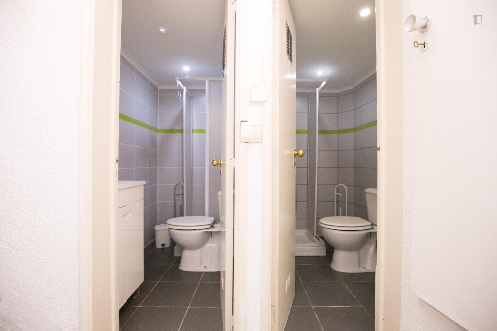 Delightful single bedroom in the busy Alameda neighbourhood photo 1