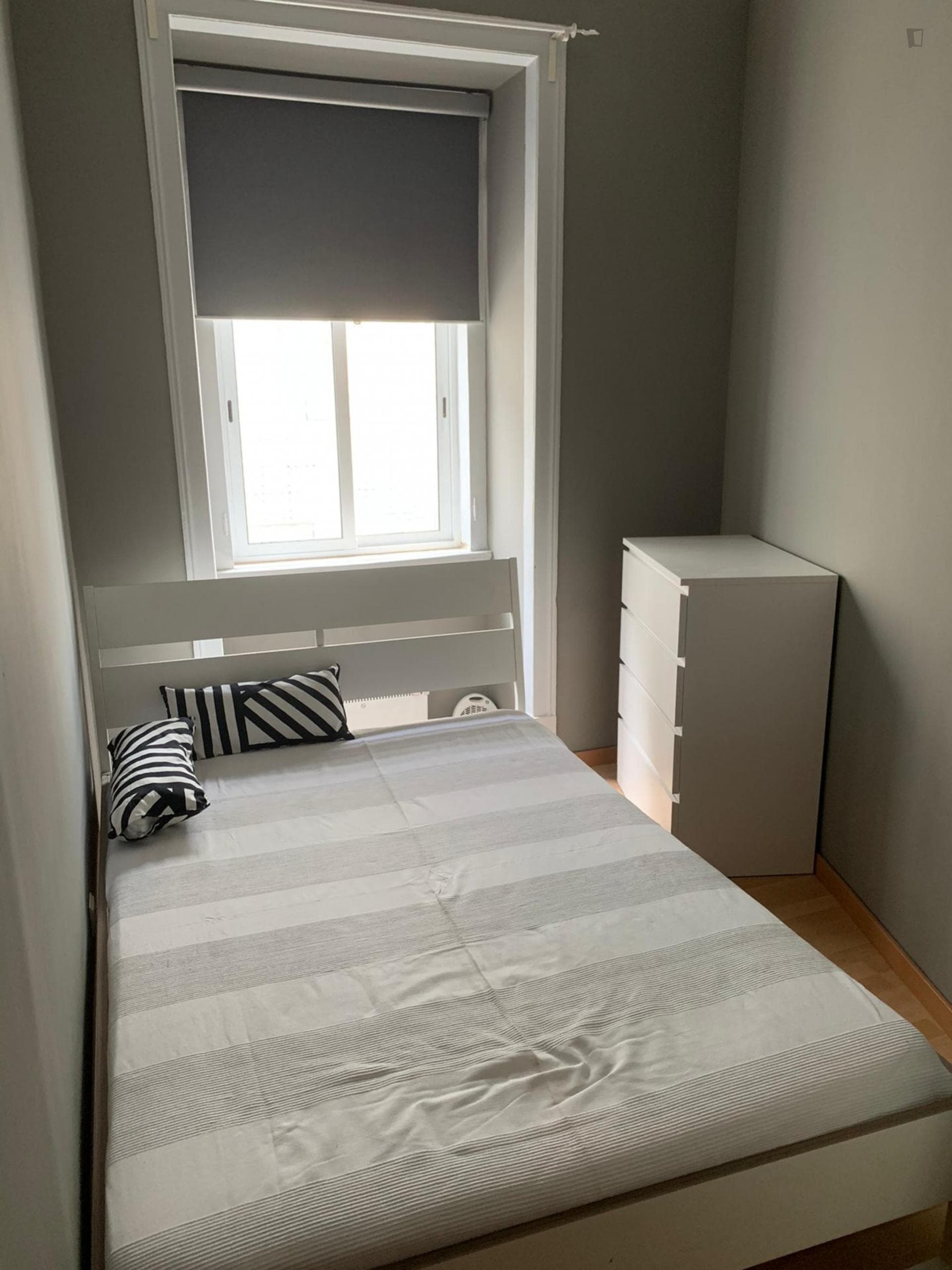 Bright double bedroom in Mouraria photo 1