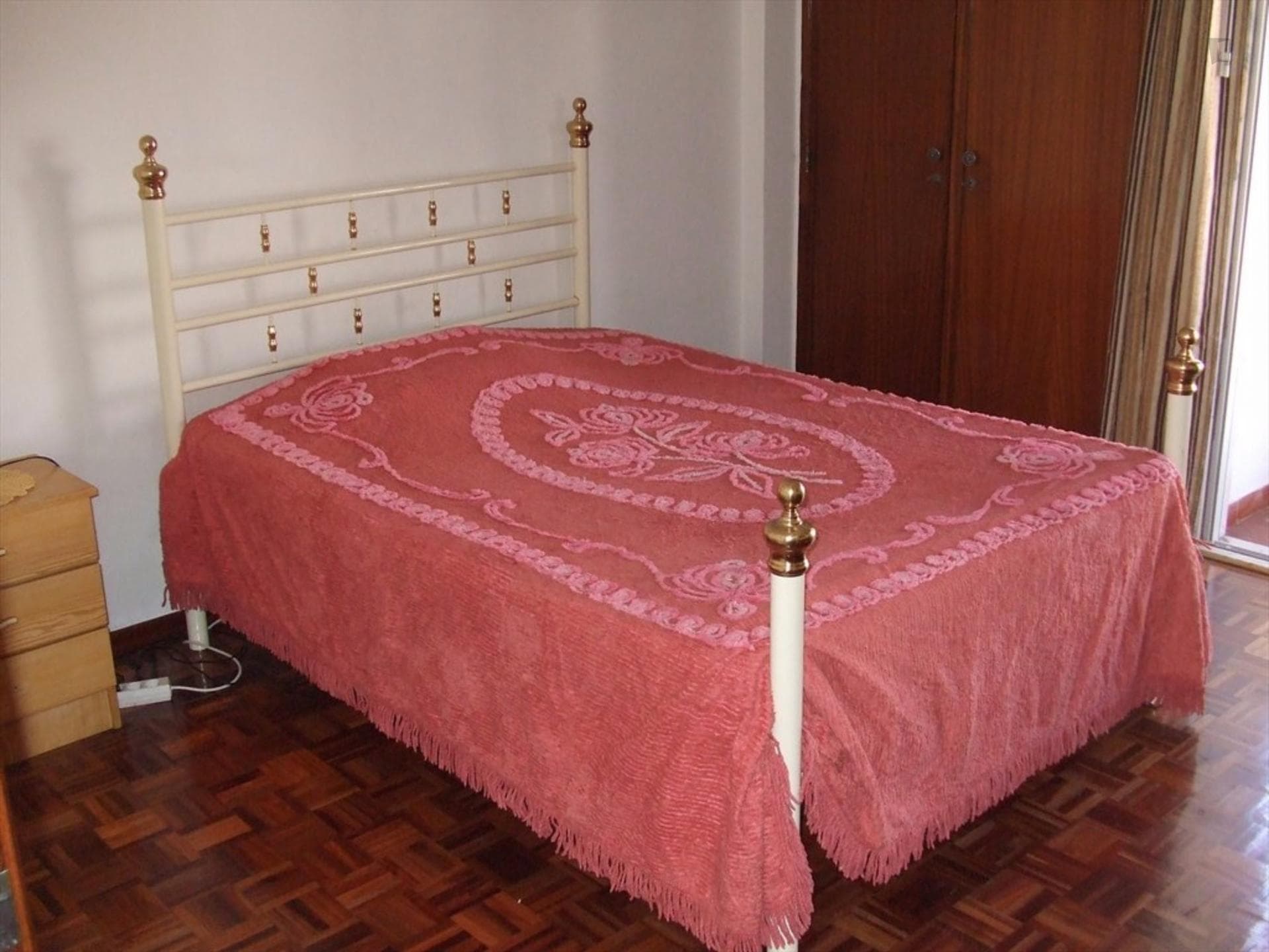 Single bedroom, with balcony, in 2-bedroom apartment photo 1
