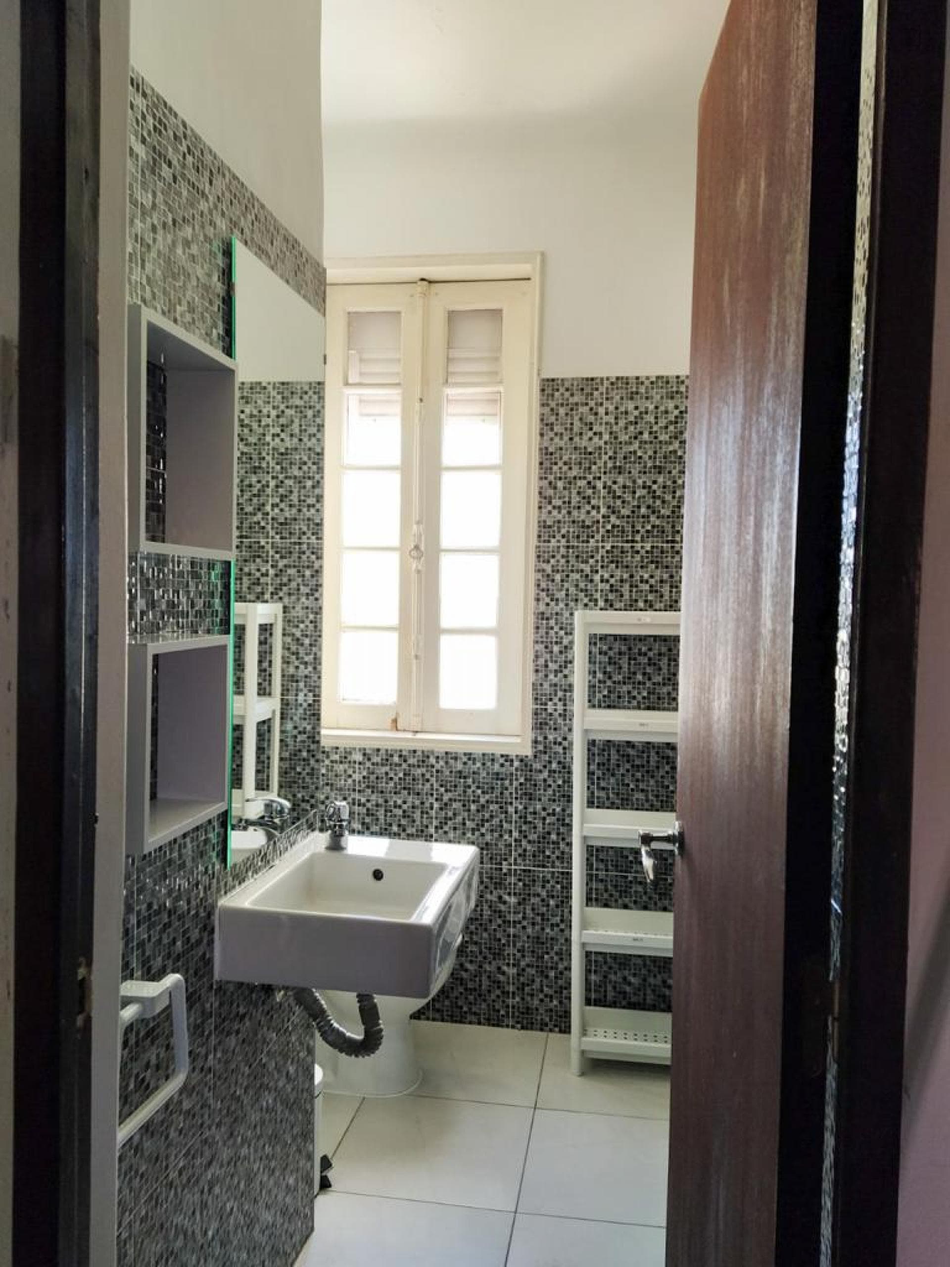 Single bed in a 2 bedroom apartment, in a student condo with garden photo 1