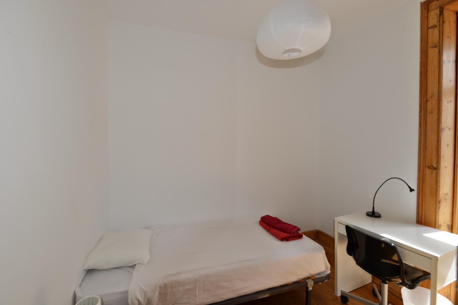 Pleasant single bedroom in Santa Apolónia photo 1