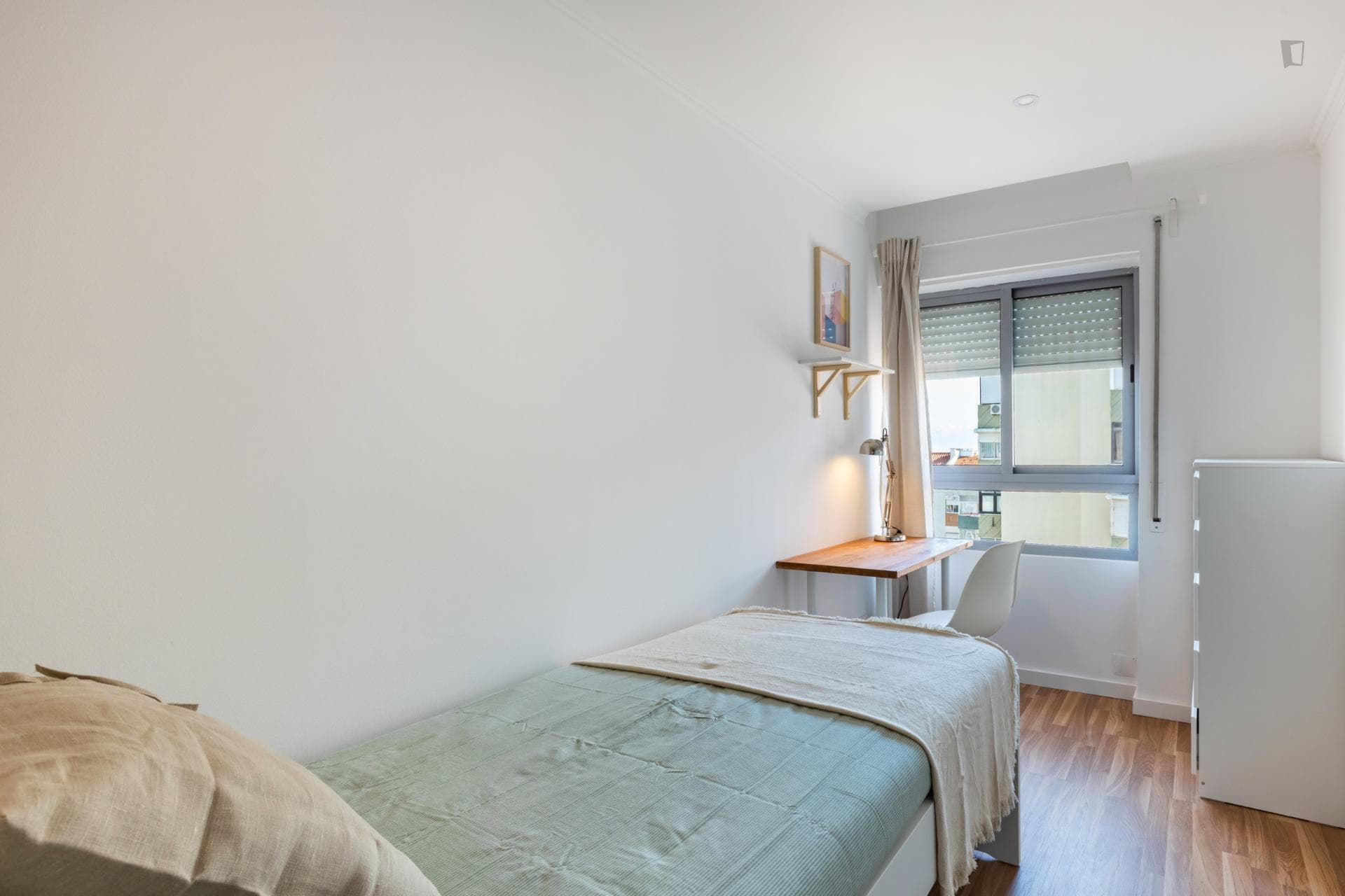 Impressive bedroom in Olaias - Room 6 photo 1