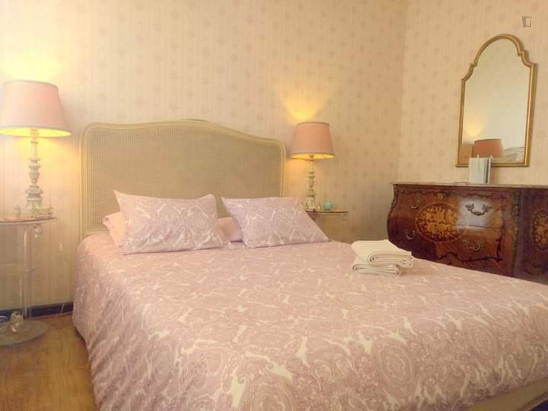 Double bedroom in a 5-bedroom apartment near Marquês metro station photo 1