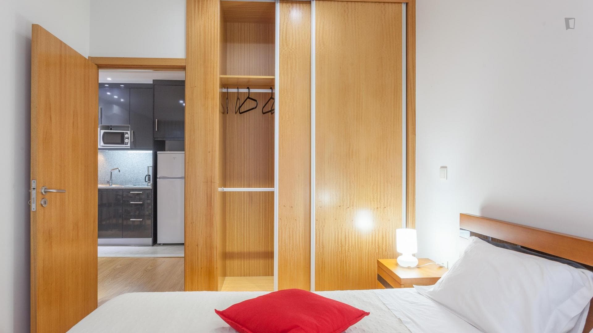 Modern 1-Bedroom Apartment with Central Heating and Wi-Fi in Baixa District photo 1