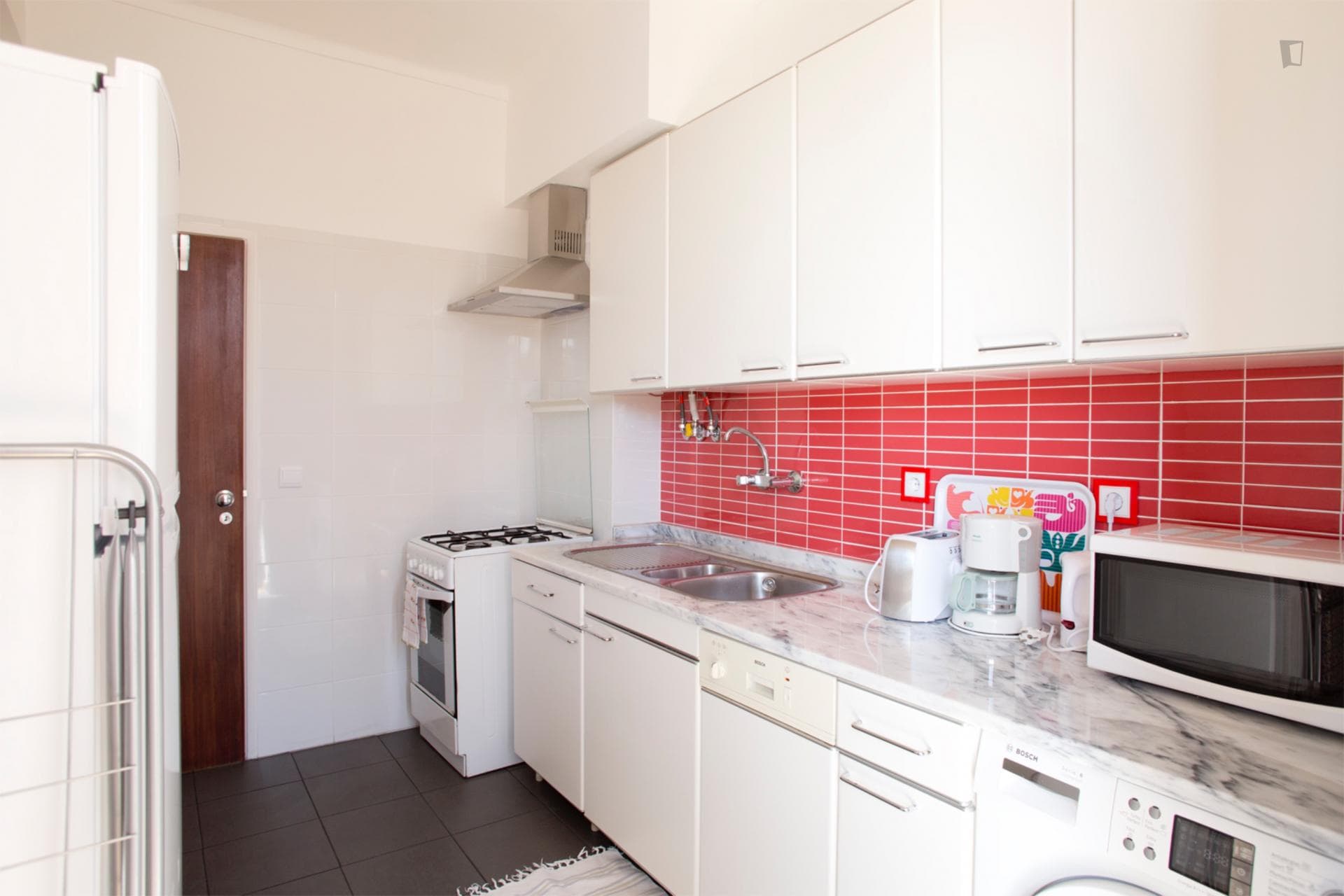 Quality 2-bedroom with GARAGE photo 1