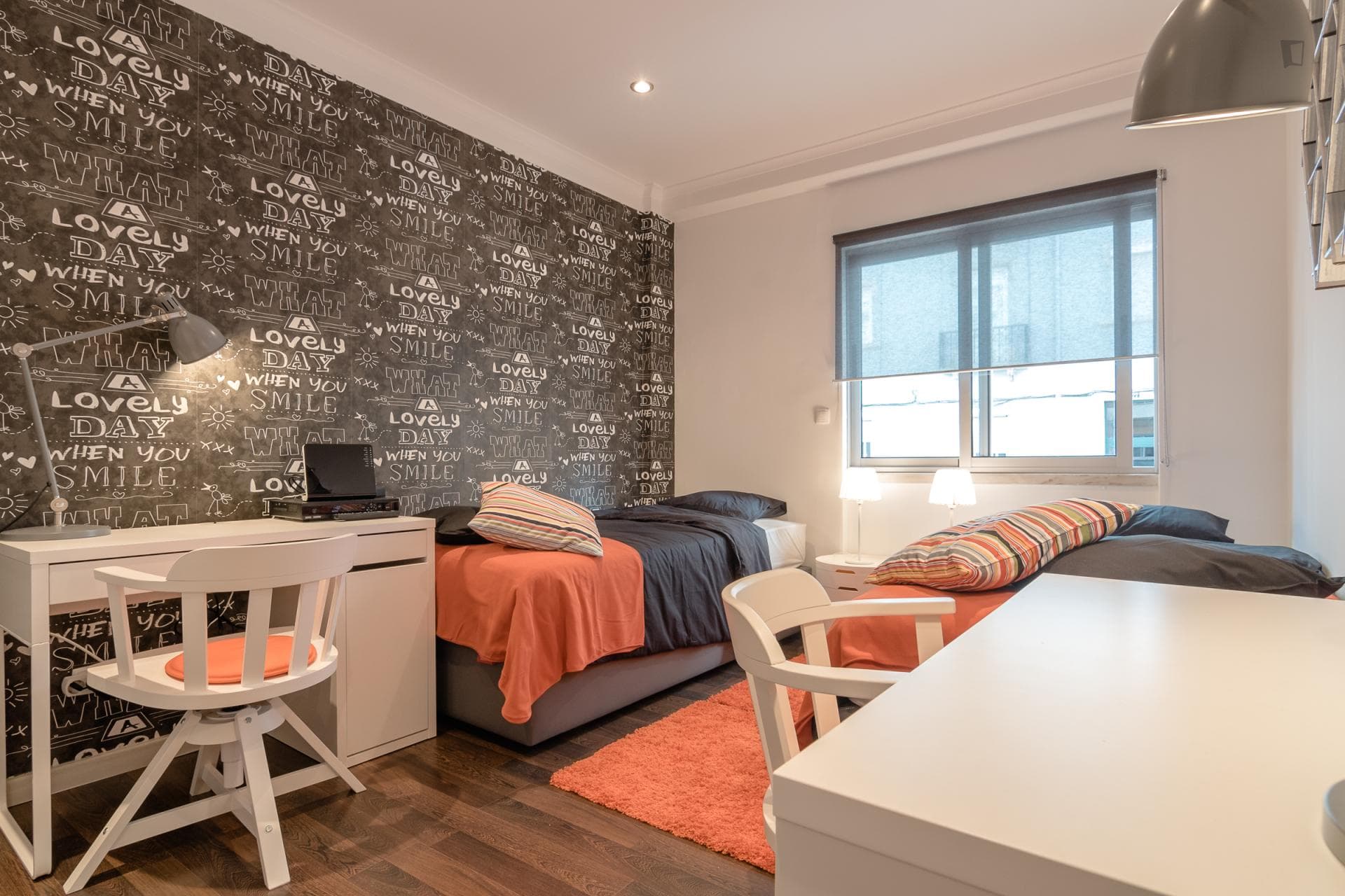 Elegant twin bedroom near the Marquês de Pombal metro photo 1