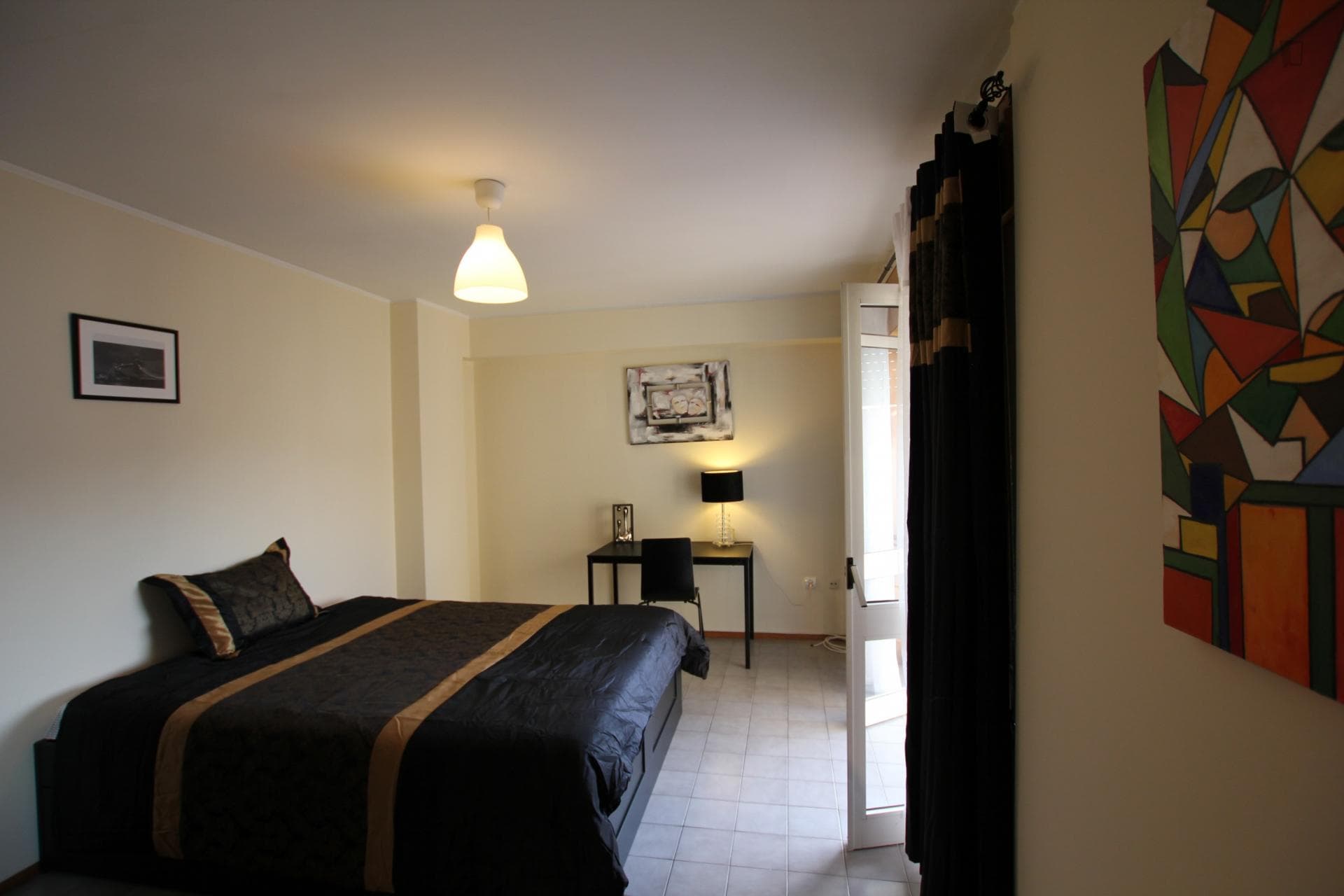 Extra large bedroom in Porto with private terrace. photo 1