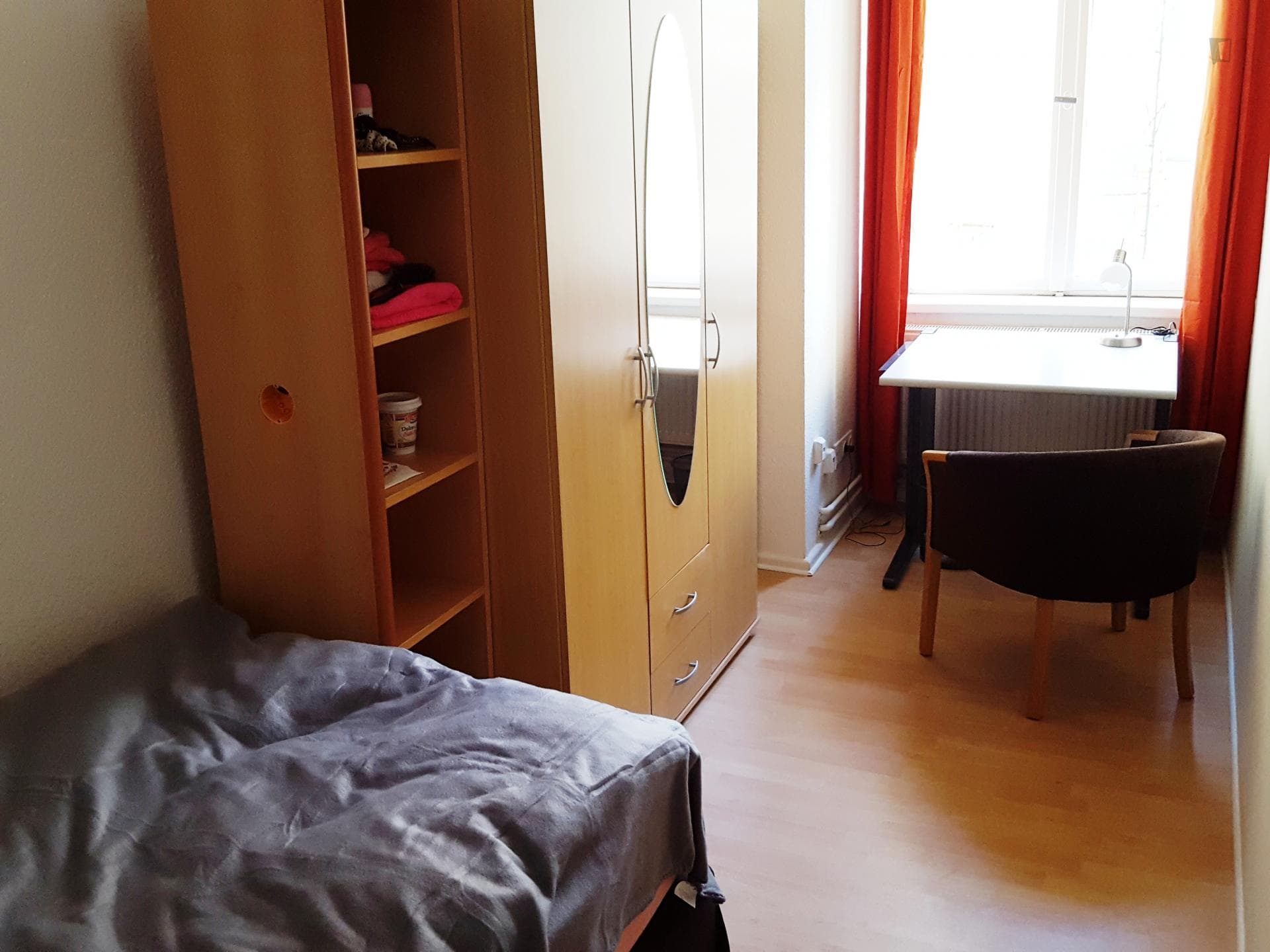 Inviting single bedroom in a 3-bedroom apartment, close to the Schönhauser Allee metro photo 1