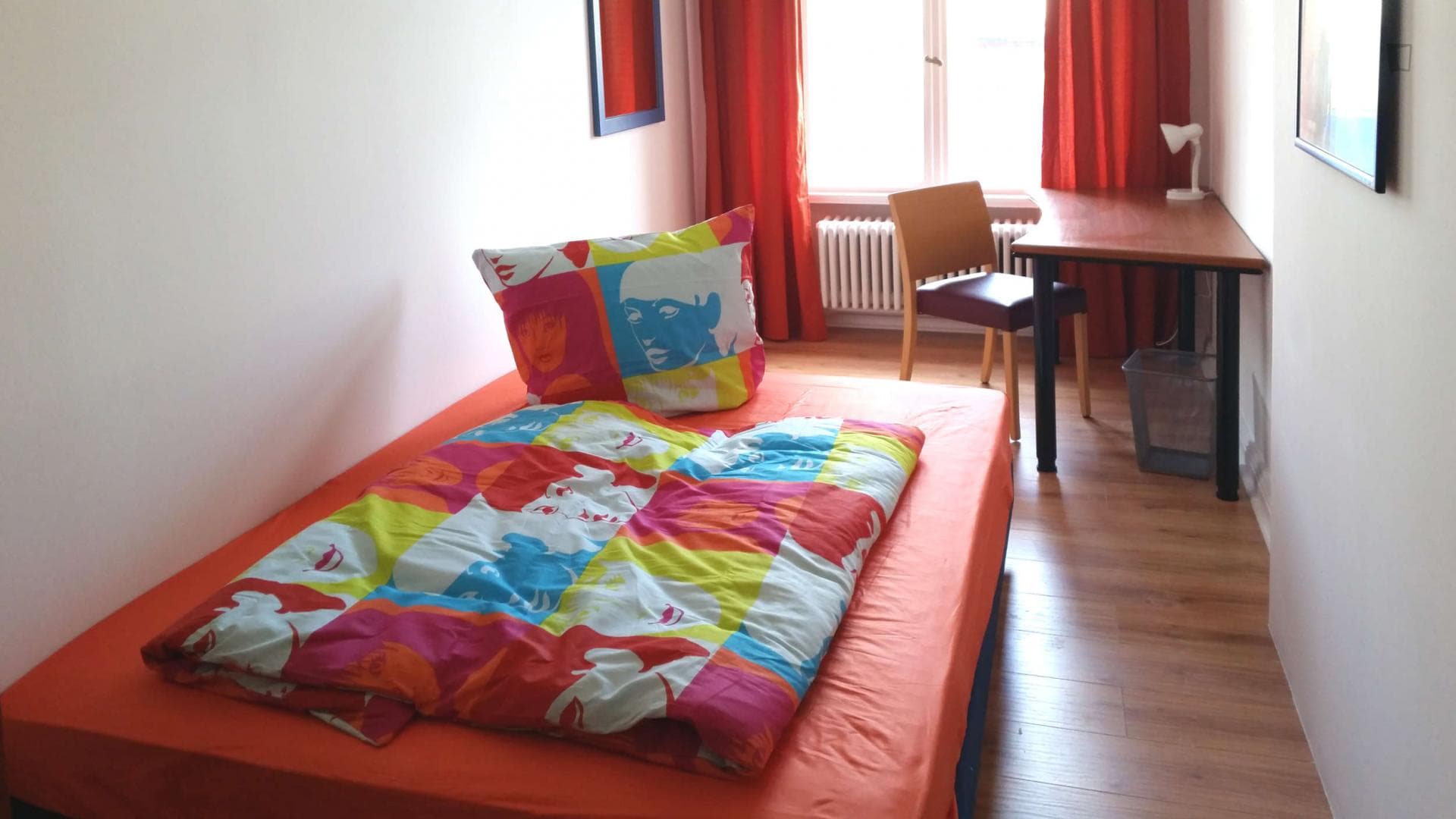 Comfy single bedroom in a 5-bedroom flat, near IPU Berlin photo 1