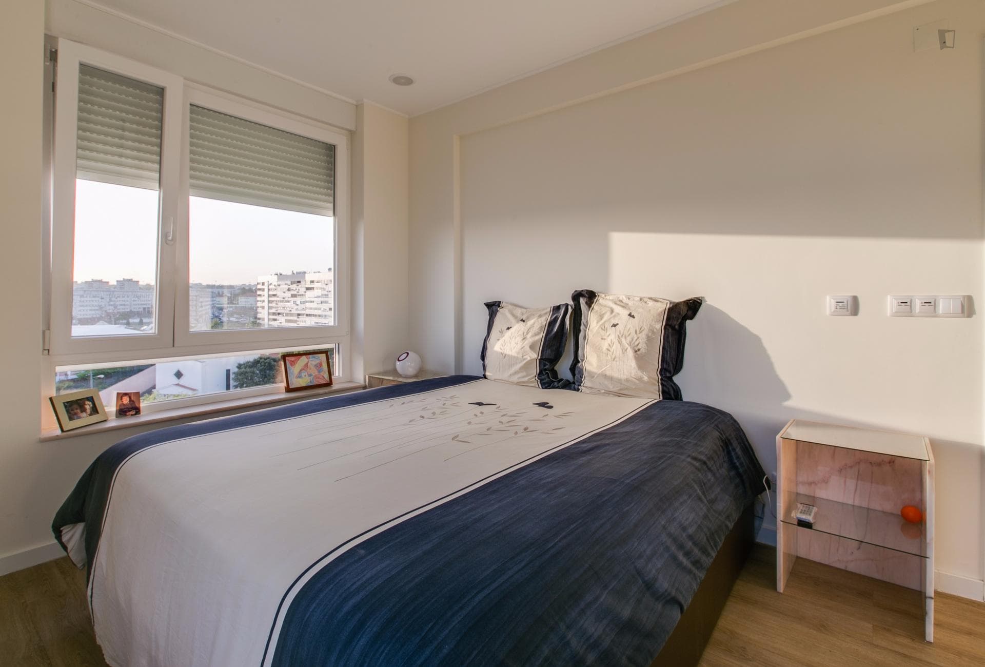 Double bedroom in 3-bedroom apartment not far from the Escola Superior de Tecnologia da Saúde de Lisboa photo 1