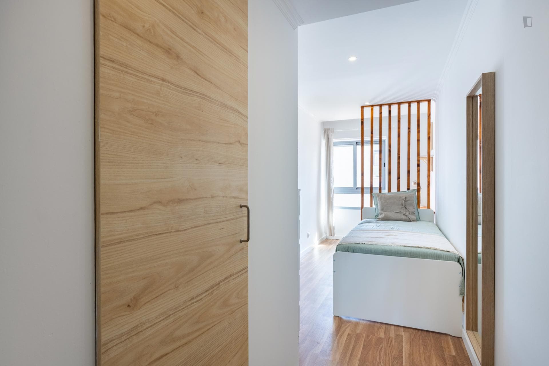 Amazing twin bedroom in Olaias - Room 1 photo 1