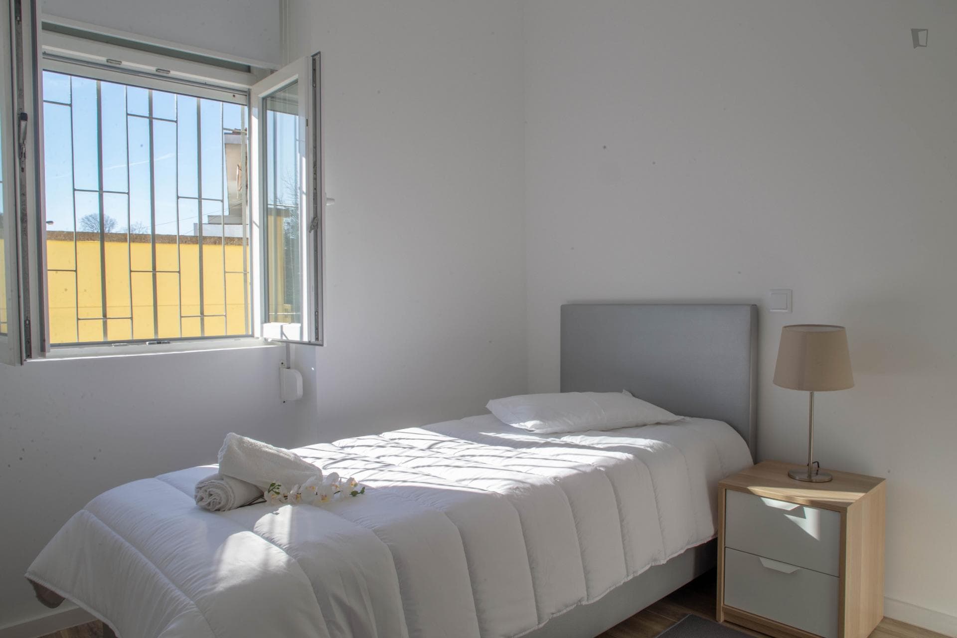 Very nice and bright single ensuite bedroom in student popular Paranhos (Porto) photo 1