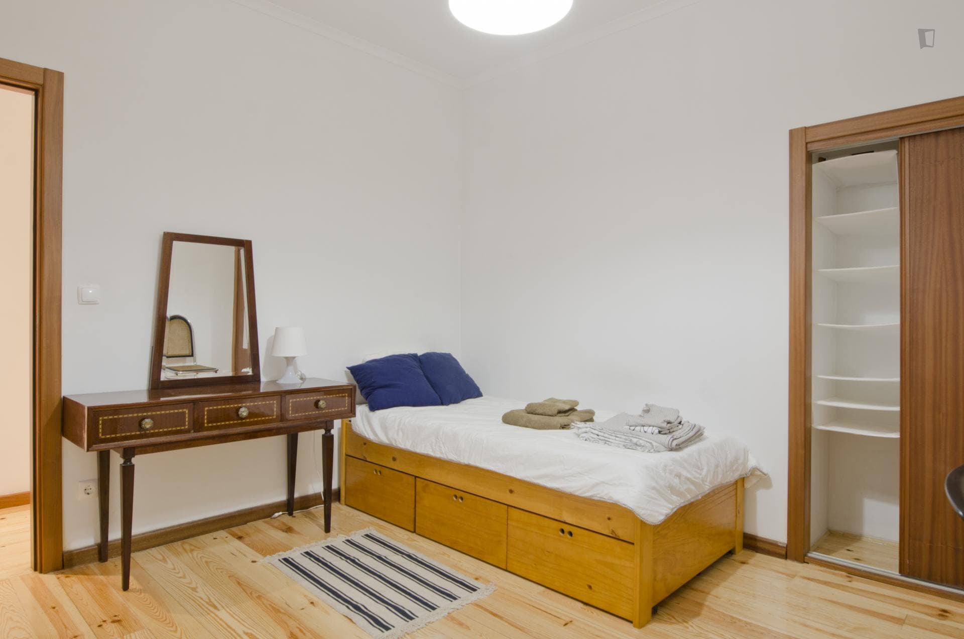 Lovely single bedroom near the Campo Pequeno metro station photo 1