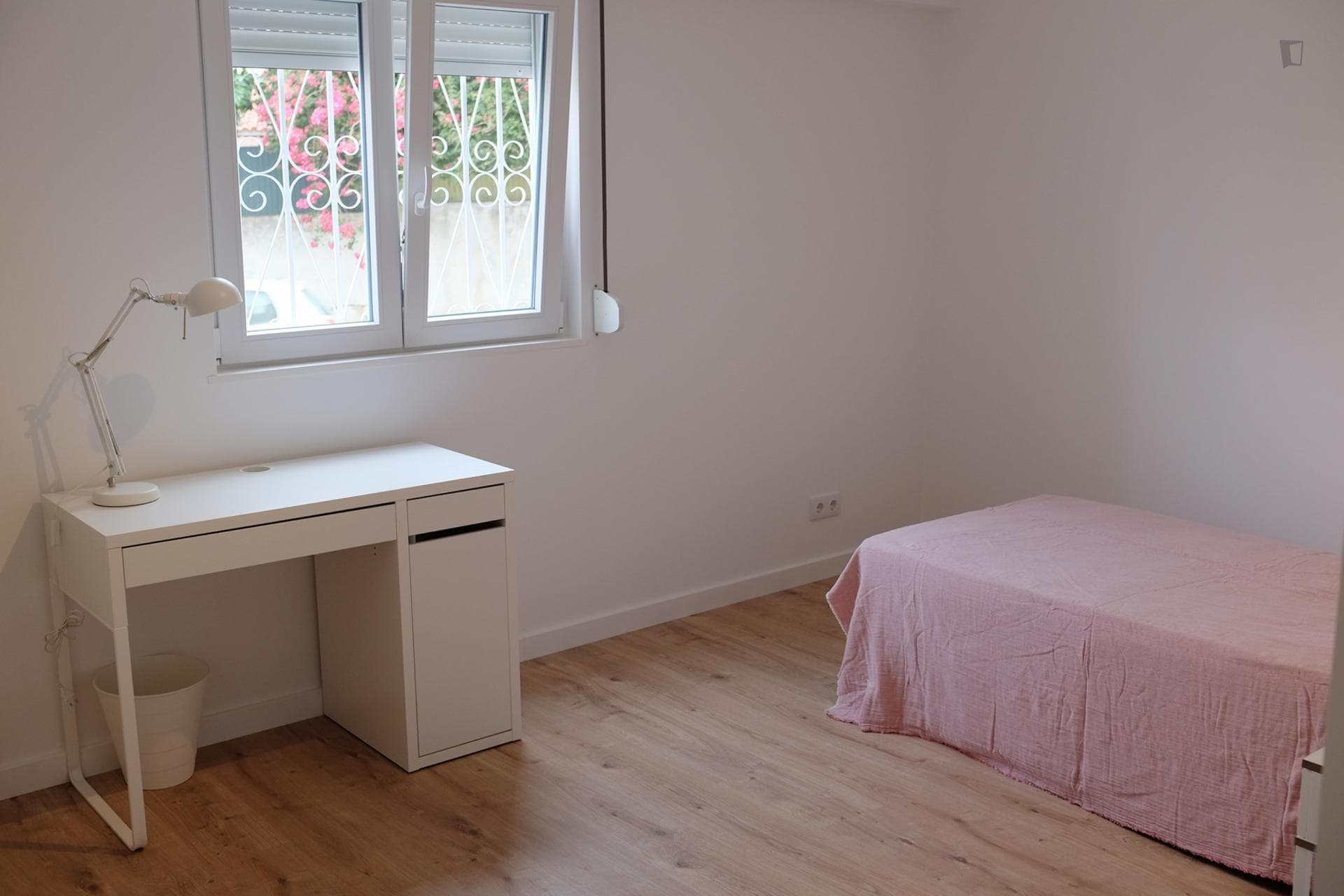 Nice single bedroom around Nova School of Business and Economics photo 1