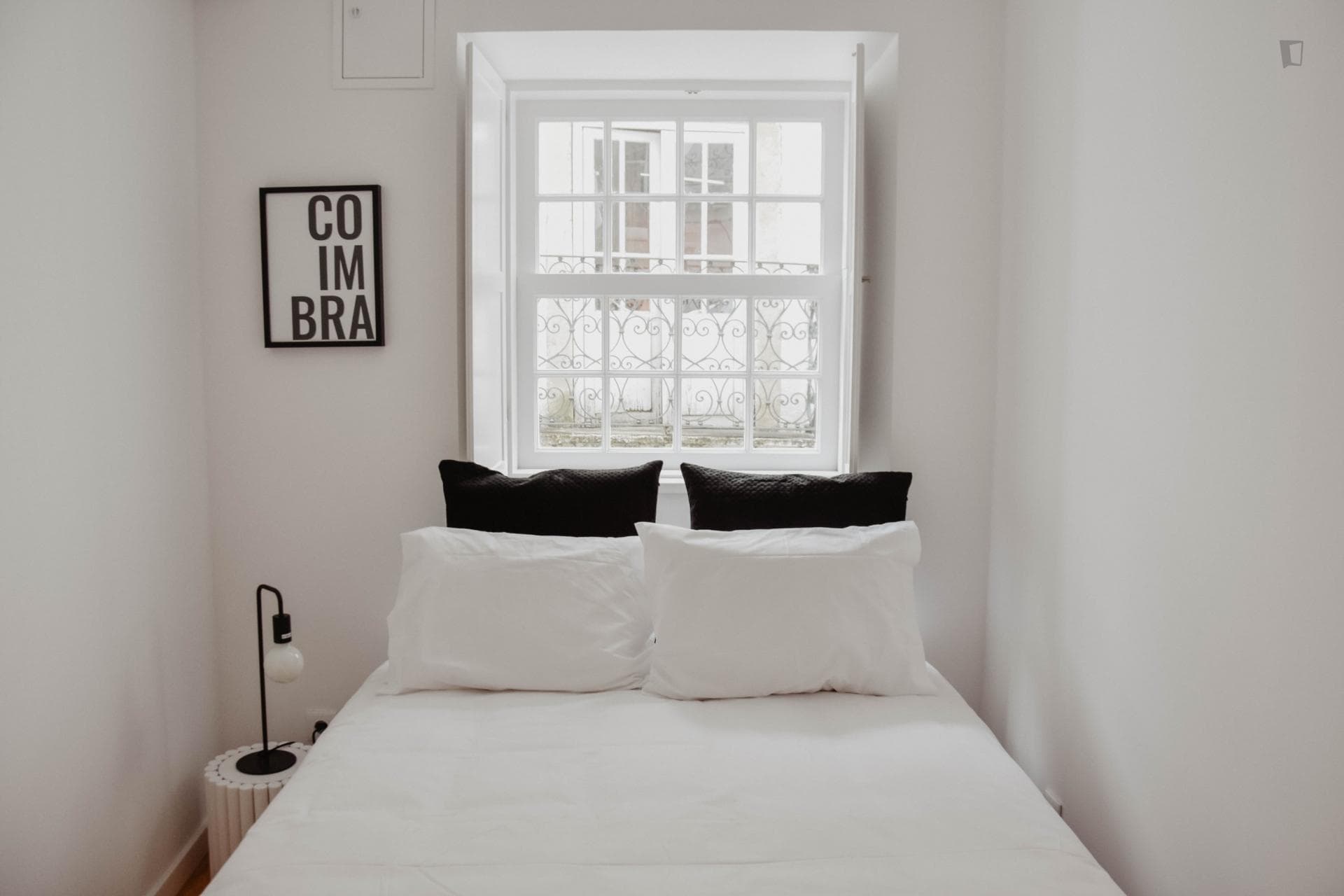 Fabulous 1-bedroom apartment nearby Coimbra train station photo 1