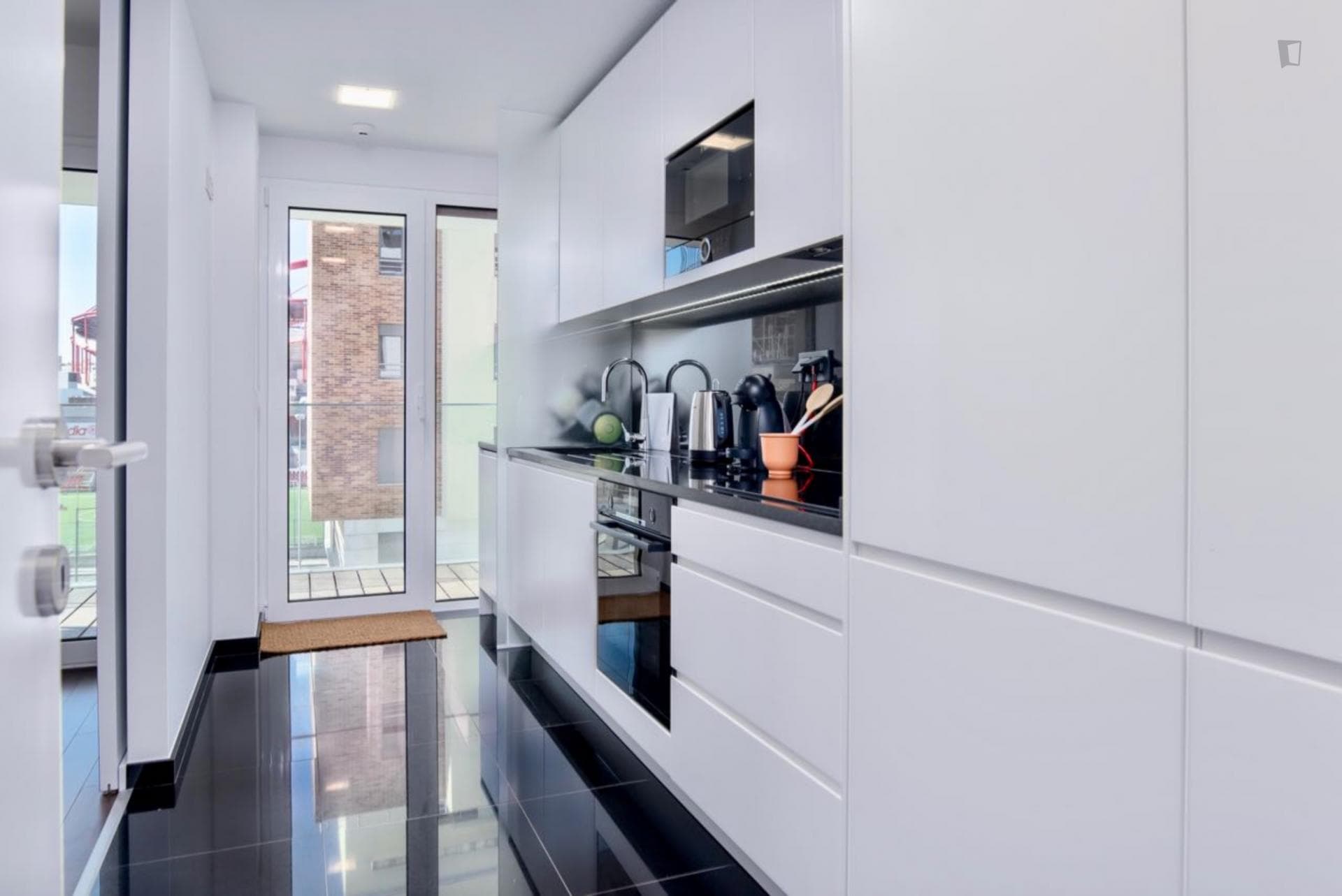 Elegant 2-bedroom apartment in Benfica photo 1