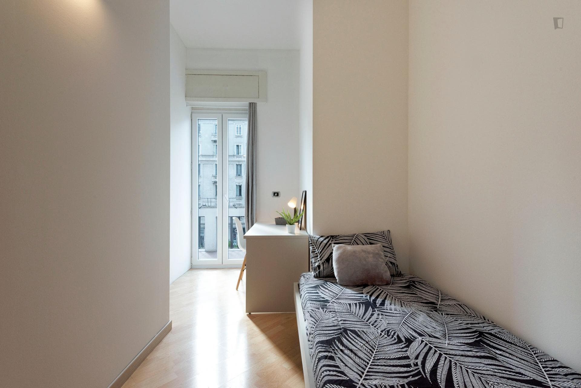 Private single bedroom nearby Milano Centrale Railway Station photo 1