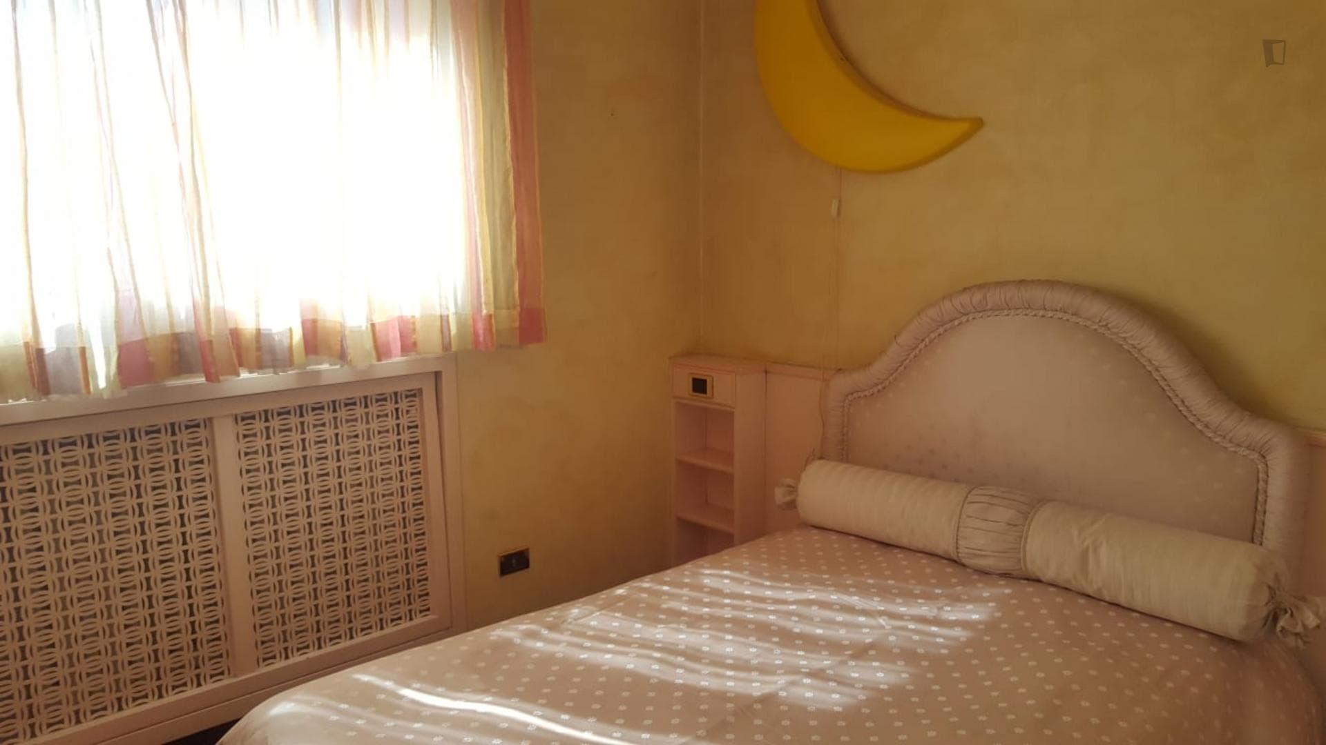 Elegant bedroom in 2-bedroom apartment, near Parco Gramsci photo 1