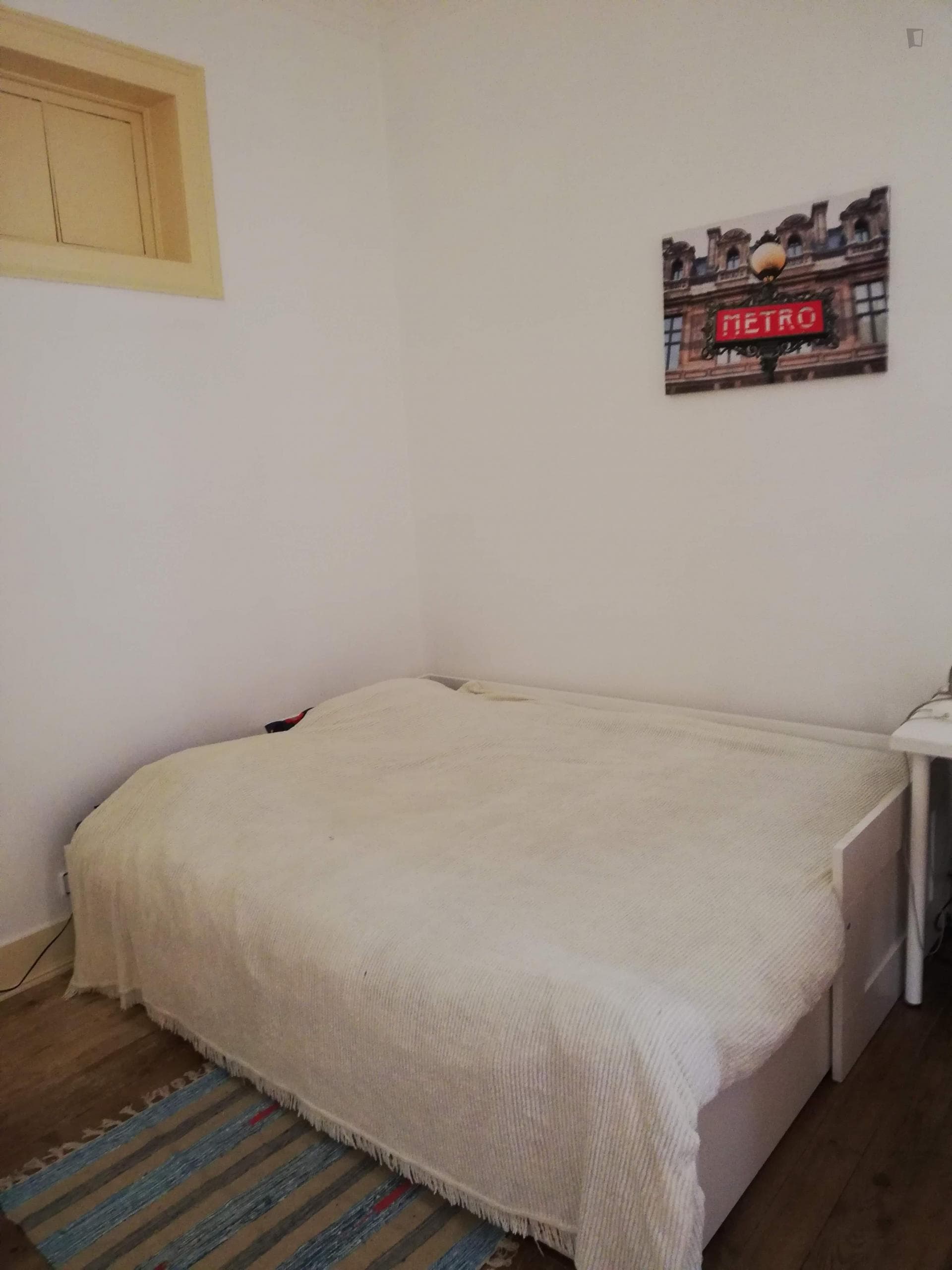 Pleasant double bedroom in near metro station Alameda photo 1