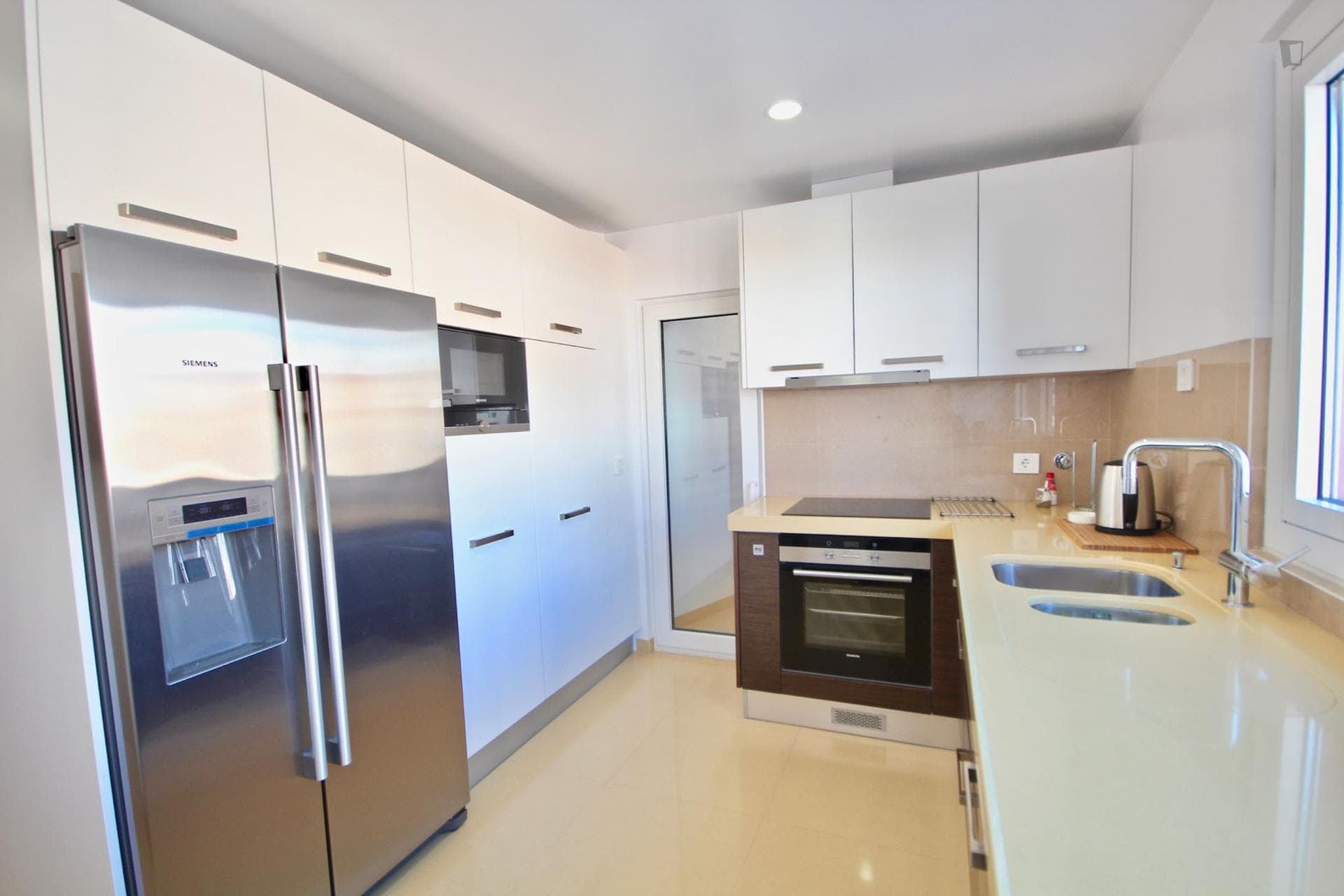 Luxurious 4-bedroom flat in Algés photo 1