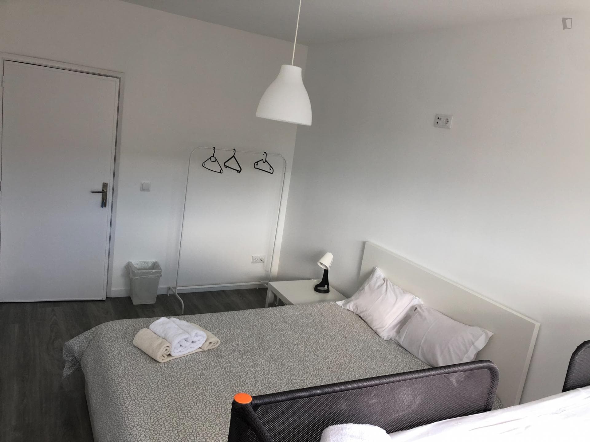 4-Bed Dorm in a 5-bedroom apartment near Capela das Almas, Porto photo 1