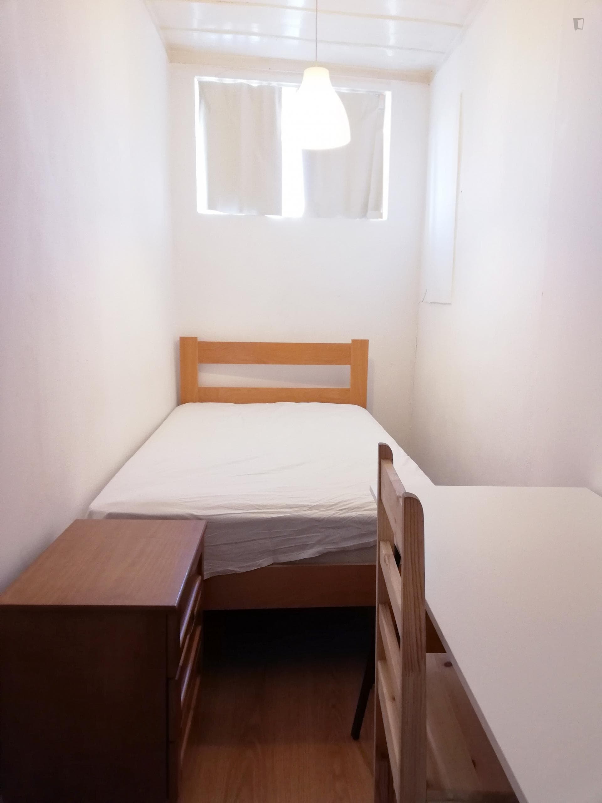 Pleasant single bedroom in Cais do Sodré photo 1
