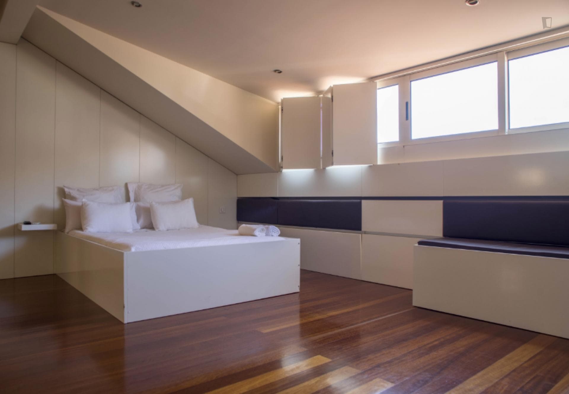 Luxurious and bright loft in São Nicolau photo 1