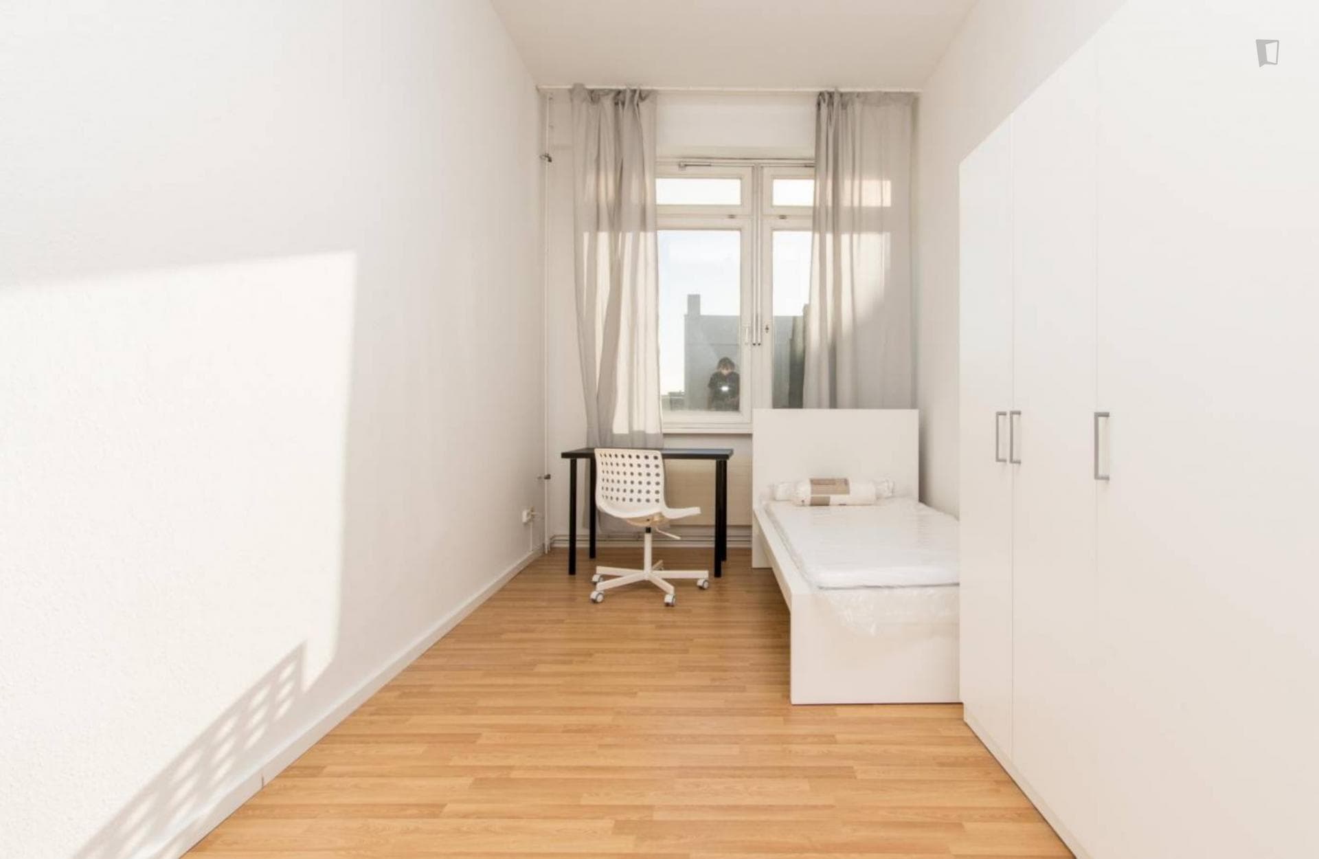 Consy single bedroom in the Charlottenburg neighbourhood photo 1