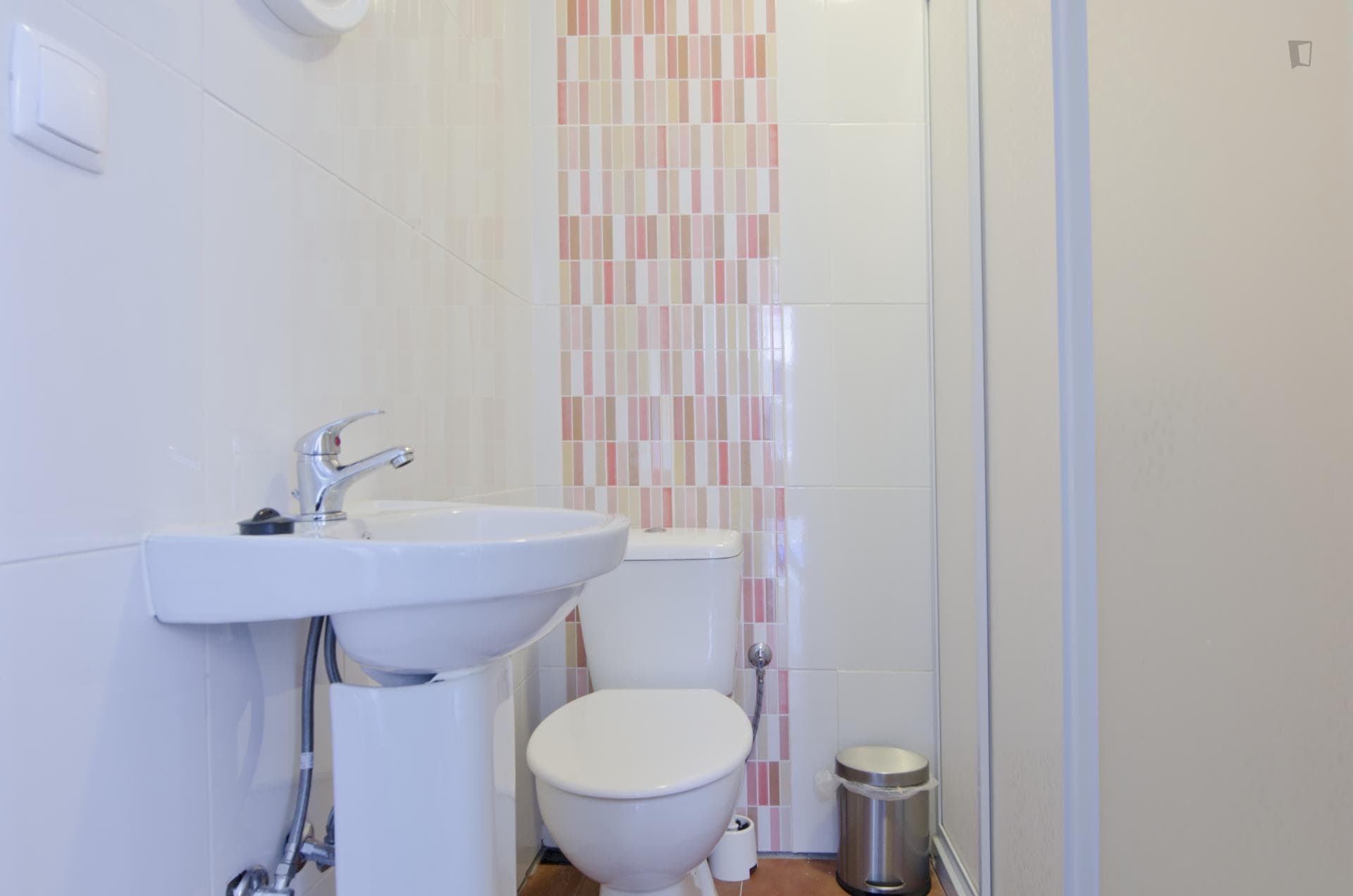 Affordable and lovely single bedroom in cool Alcântara photo 1