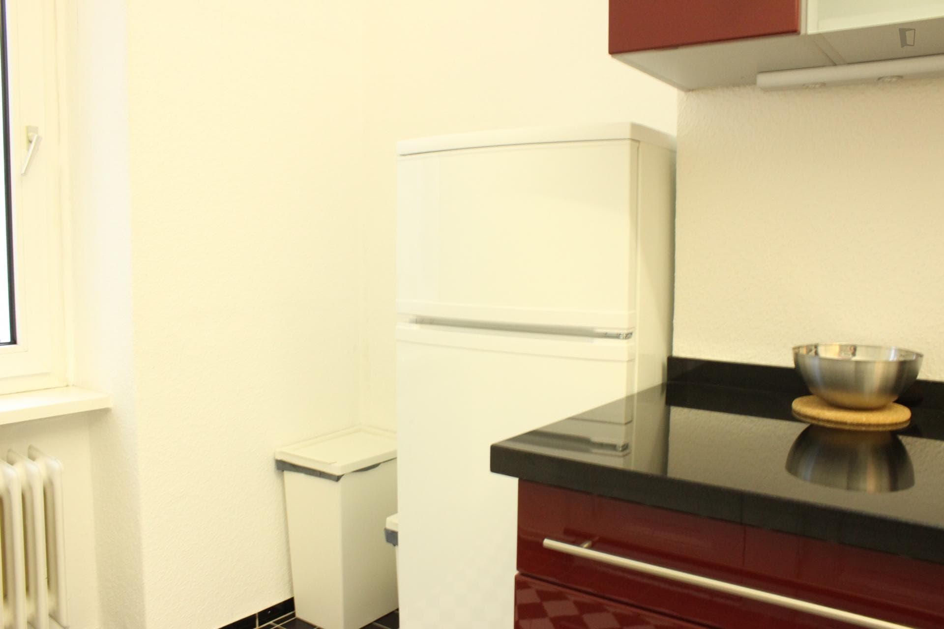 Specious single bedroom in a 4-bedroom apartment photo 1
