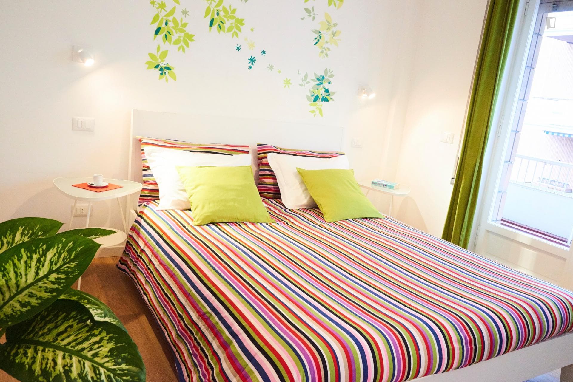 Double bedroom in a 3-bedroom apartment near Cipro metro station photo 1